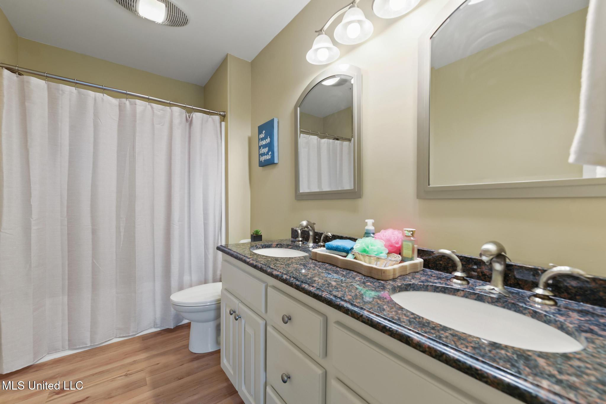 806 W Beach Boulevard Property Photo 23