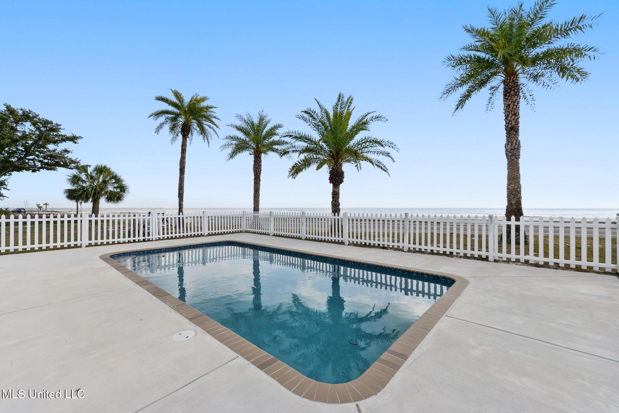 806 W Beach Boulevard Property Photo 25