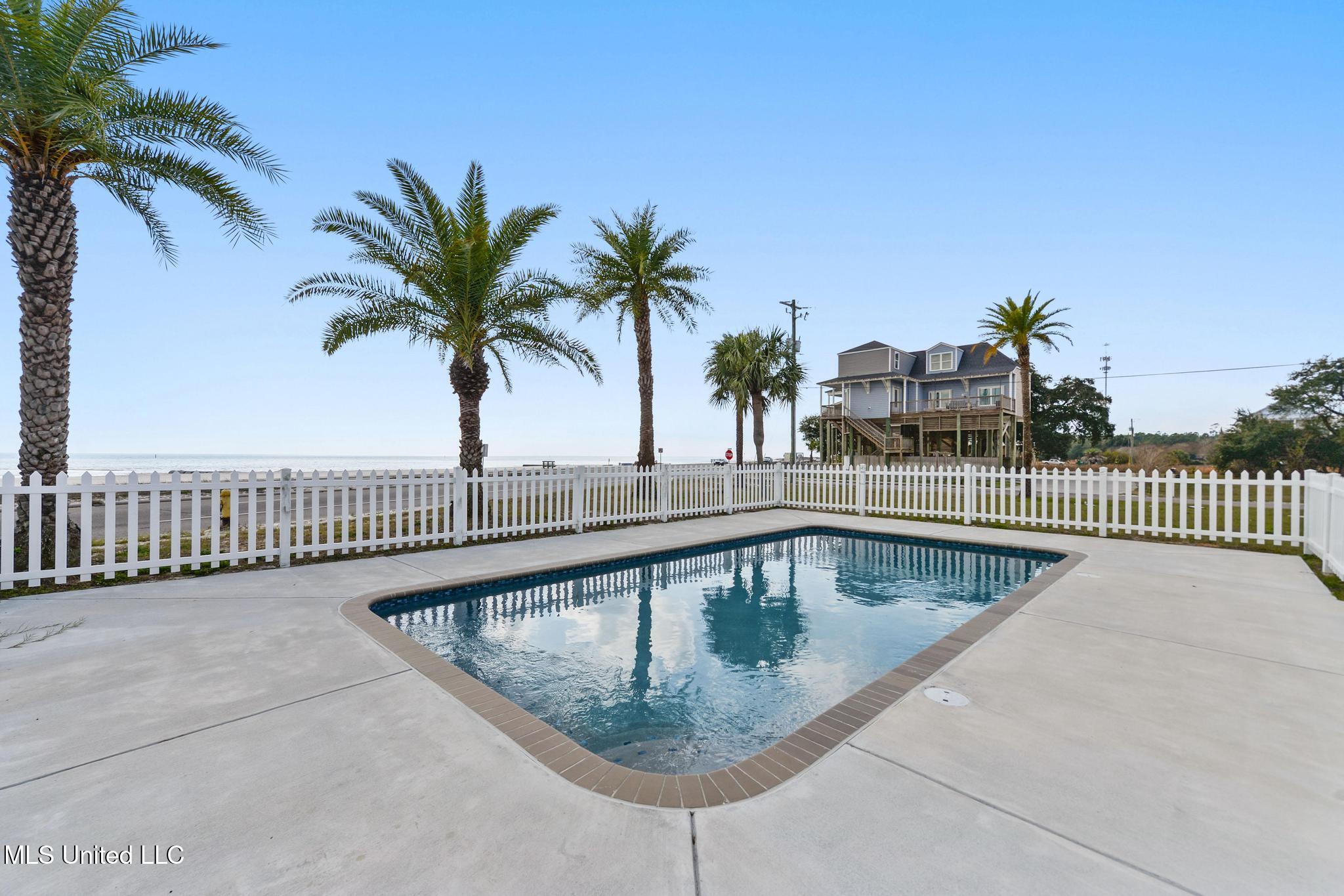 806 W Beach Boulevard Property Photo 26