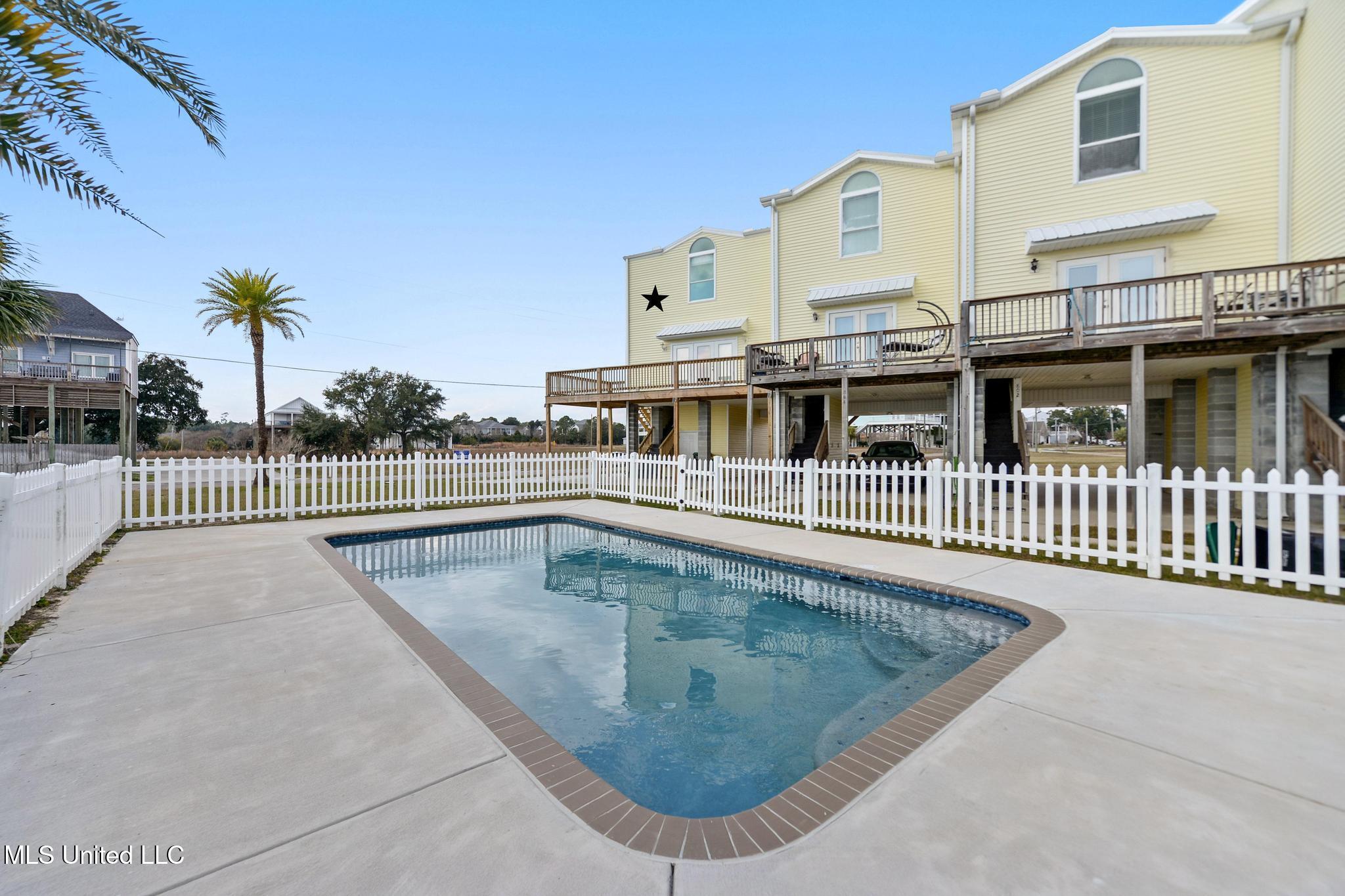 806 W Beach Boulevard Property Photo 27