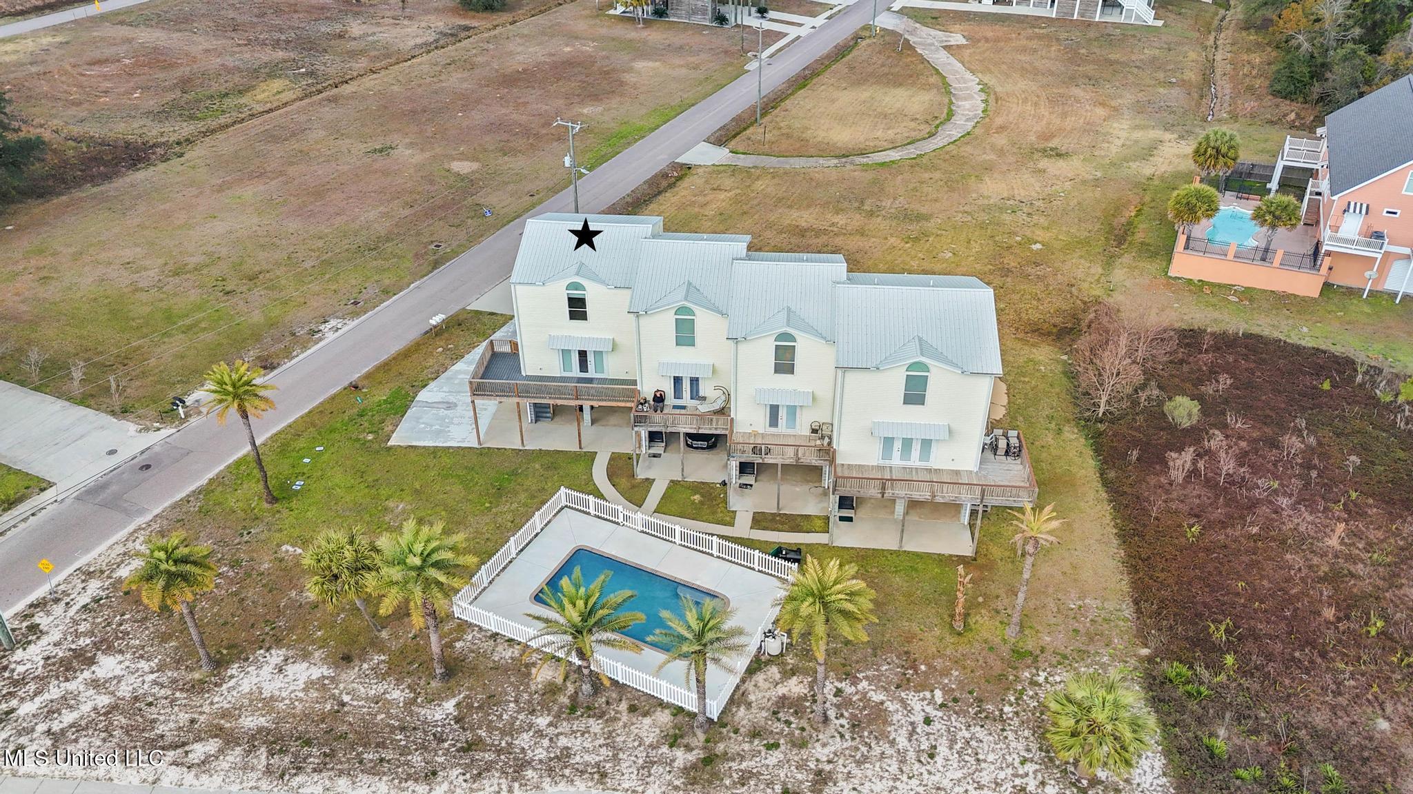 806 W Beach Boulevard Property Photo 29