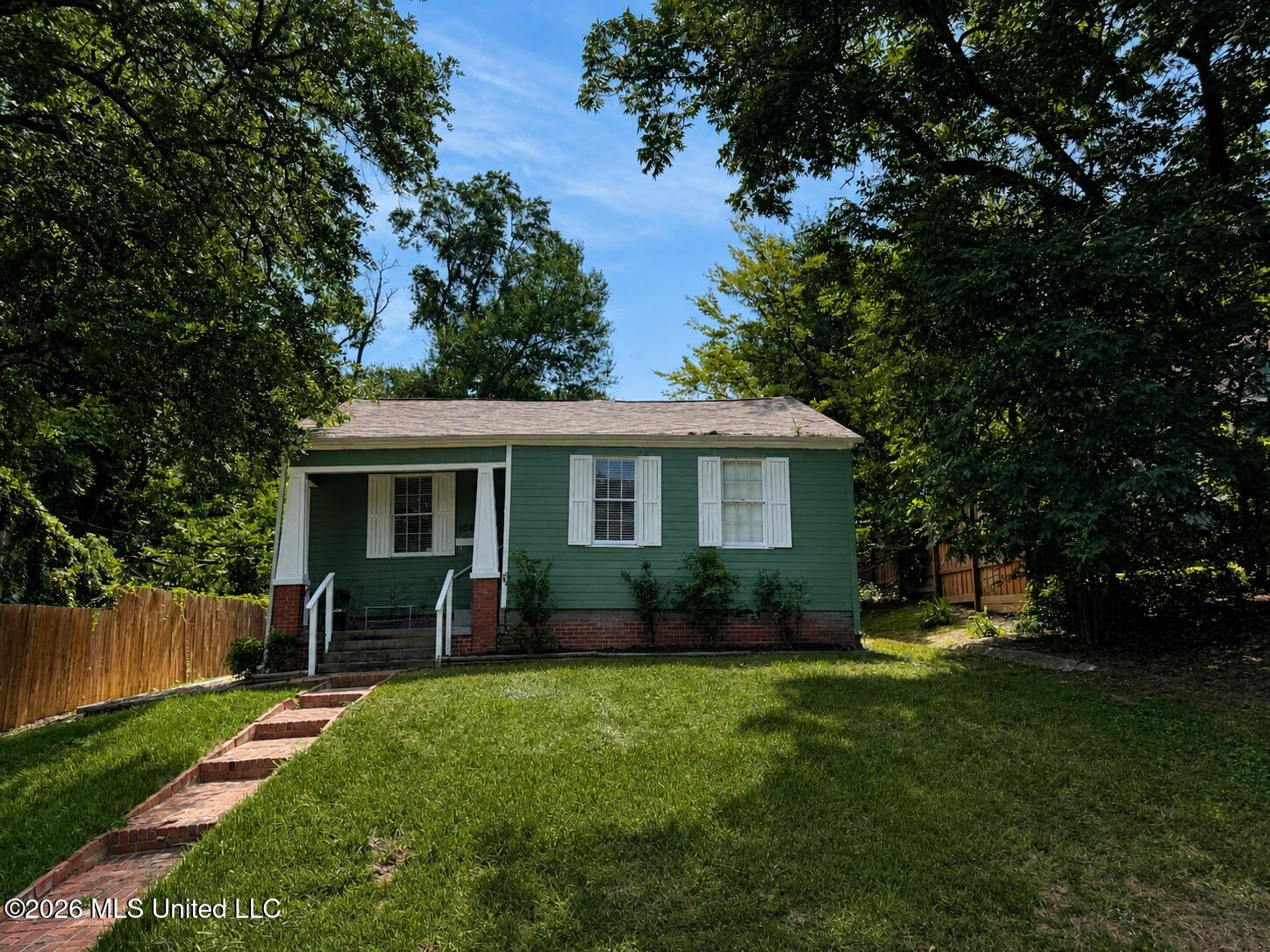 1046 Whitworth Street Property Photo 1