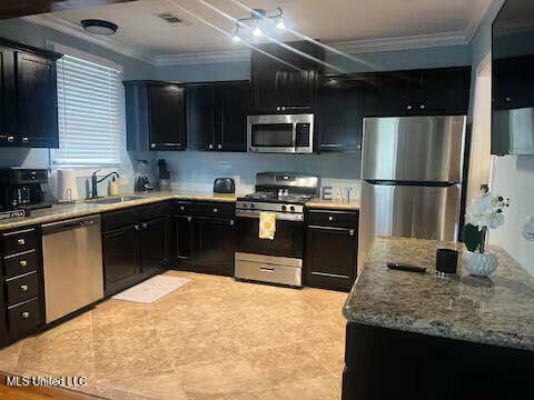1046 Whitworth Street Property Photo 2