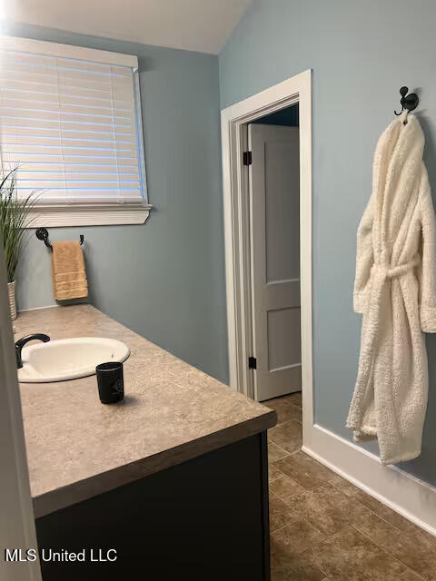 1046 Whitworth Street Property Photo 11