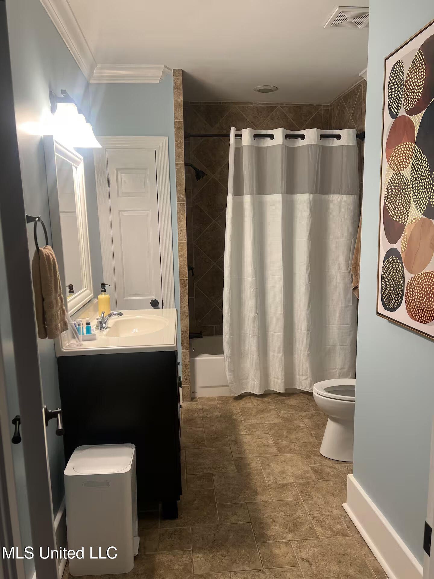 1046 Whitworth Street Property Photo 12
