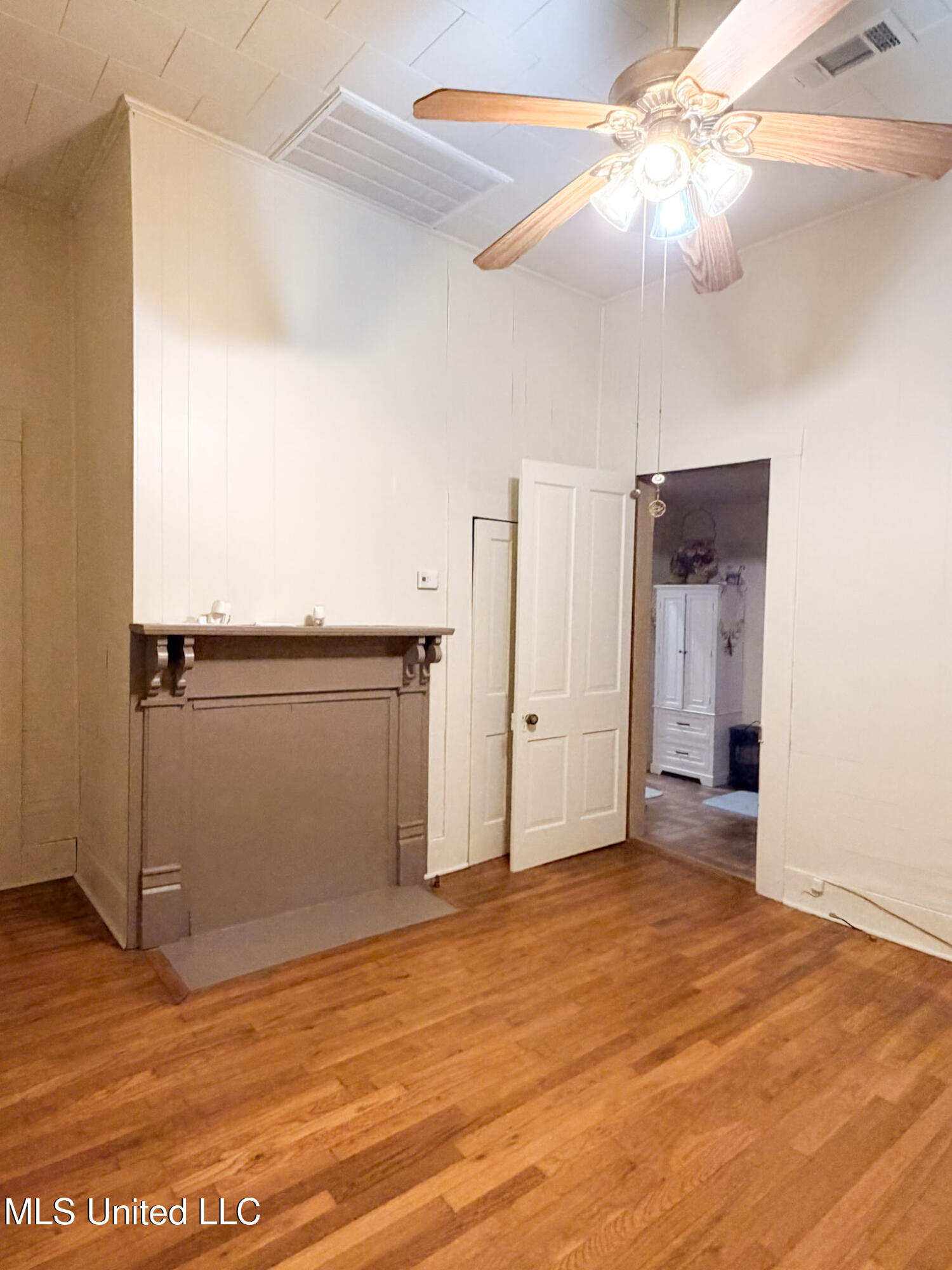 1607 N Jackson Street Property Photo 13