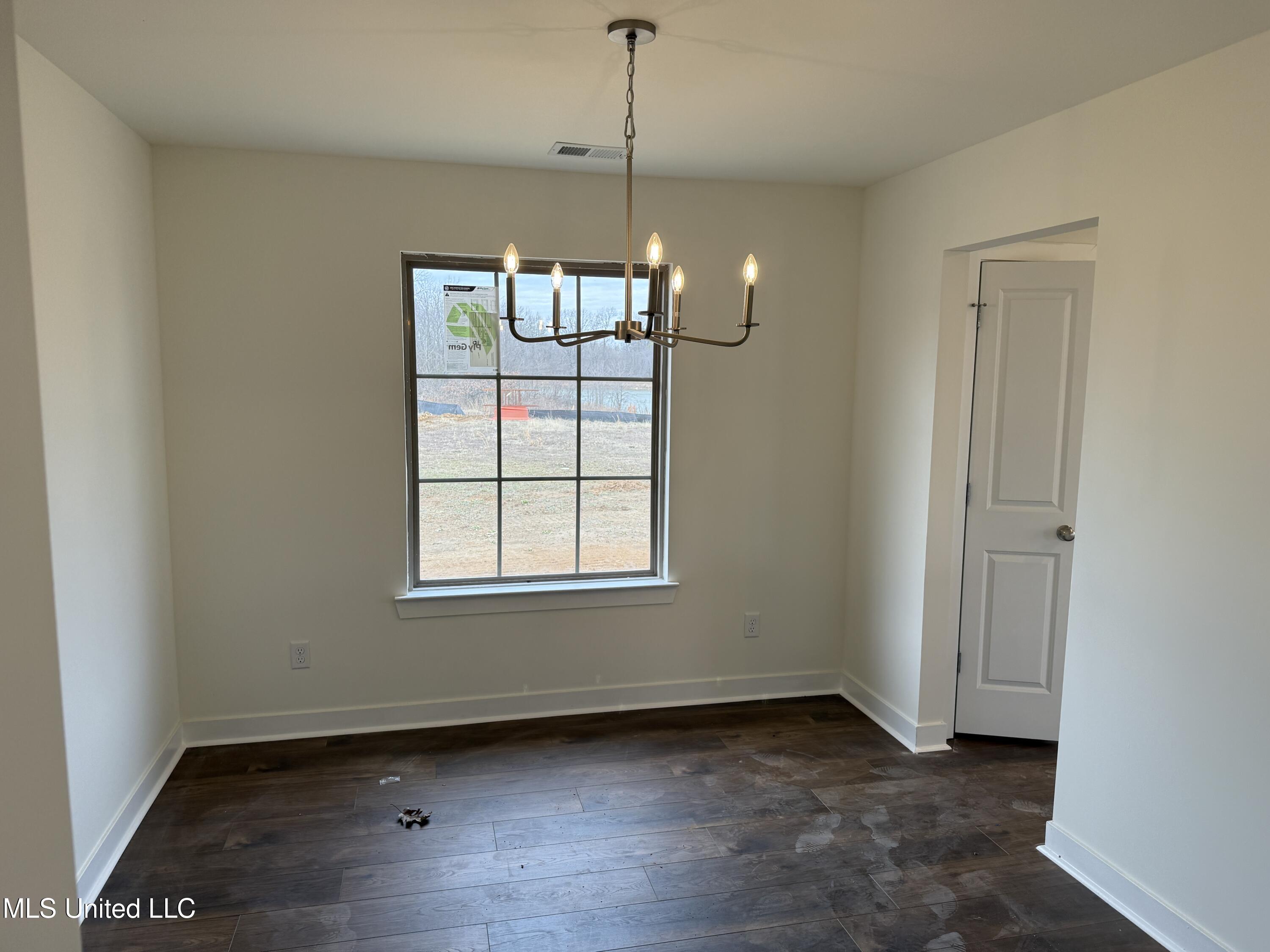 6588 Boxley Pointe Property Photo 4