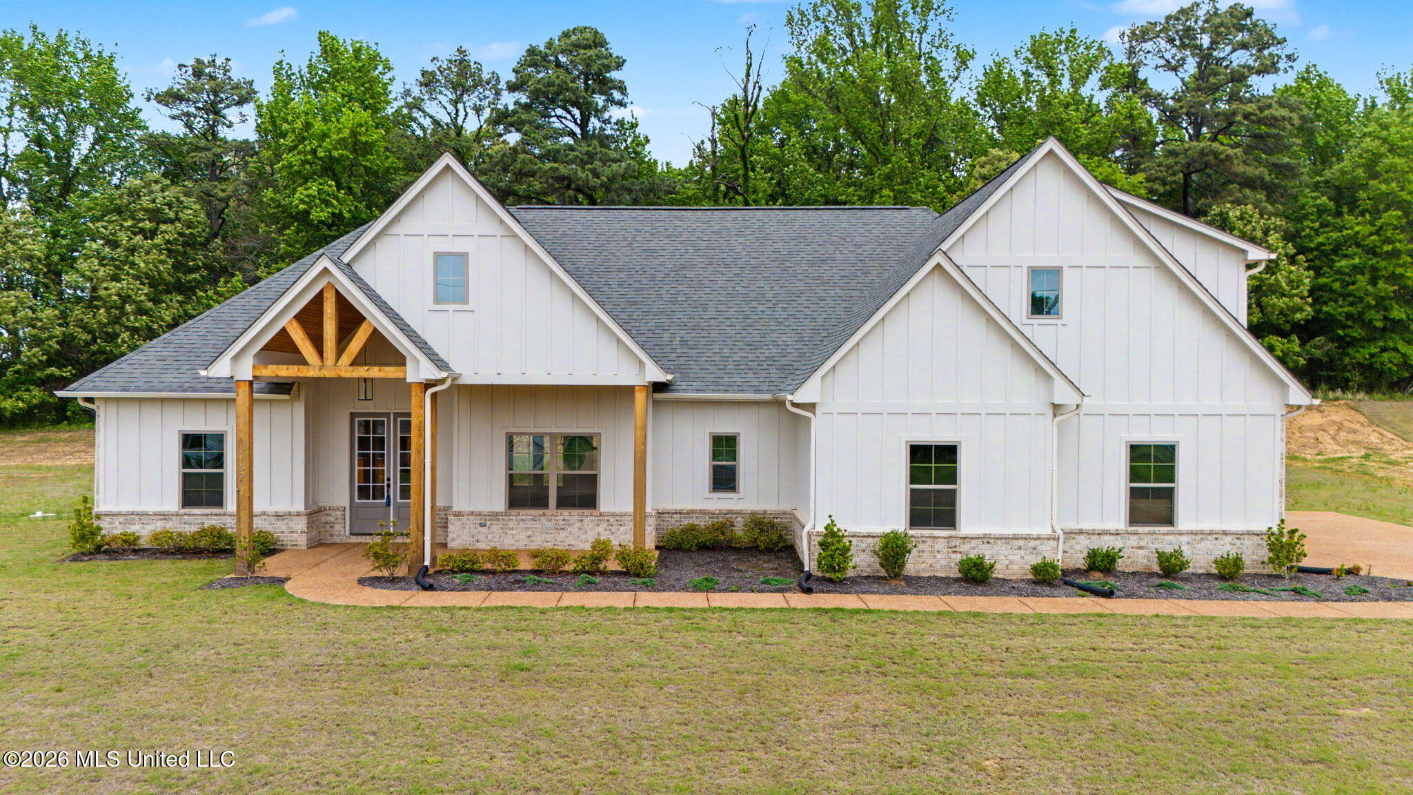 1528 Tributary Drive Property Photo 1