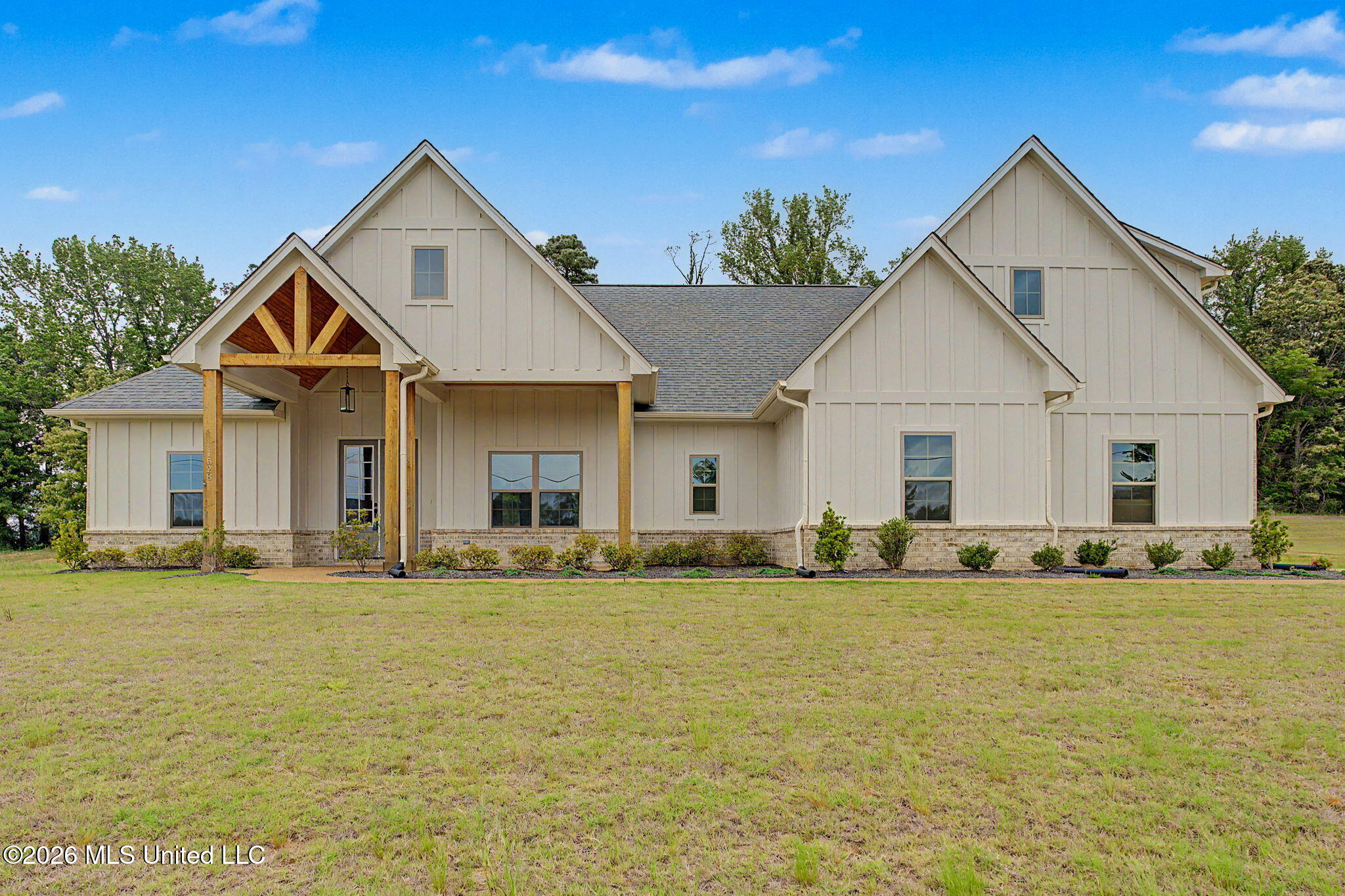 1528 Tributary Drive Property Photo 2