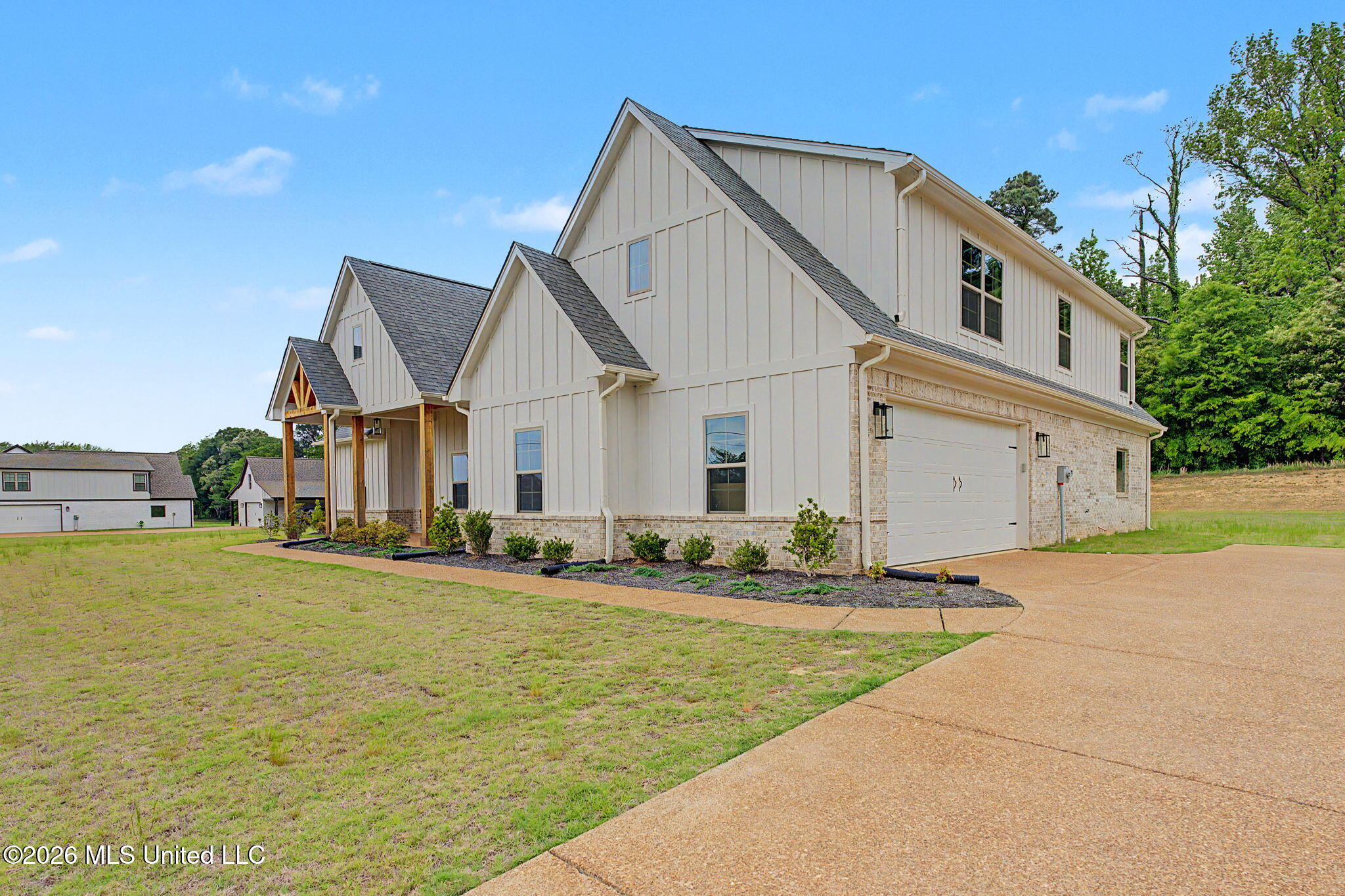 1528 Tributary Drive Property Photo 4