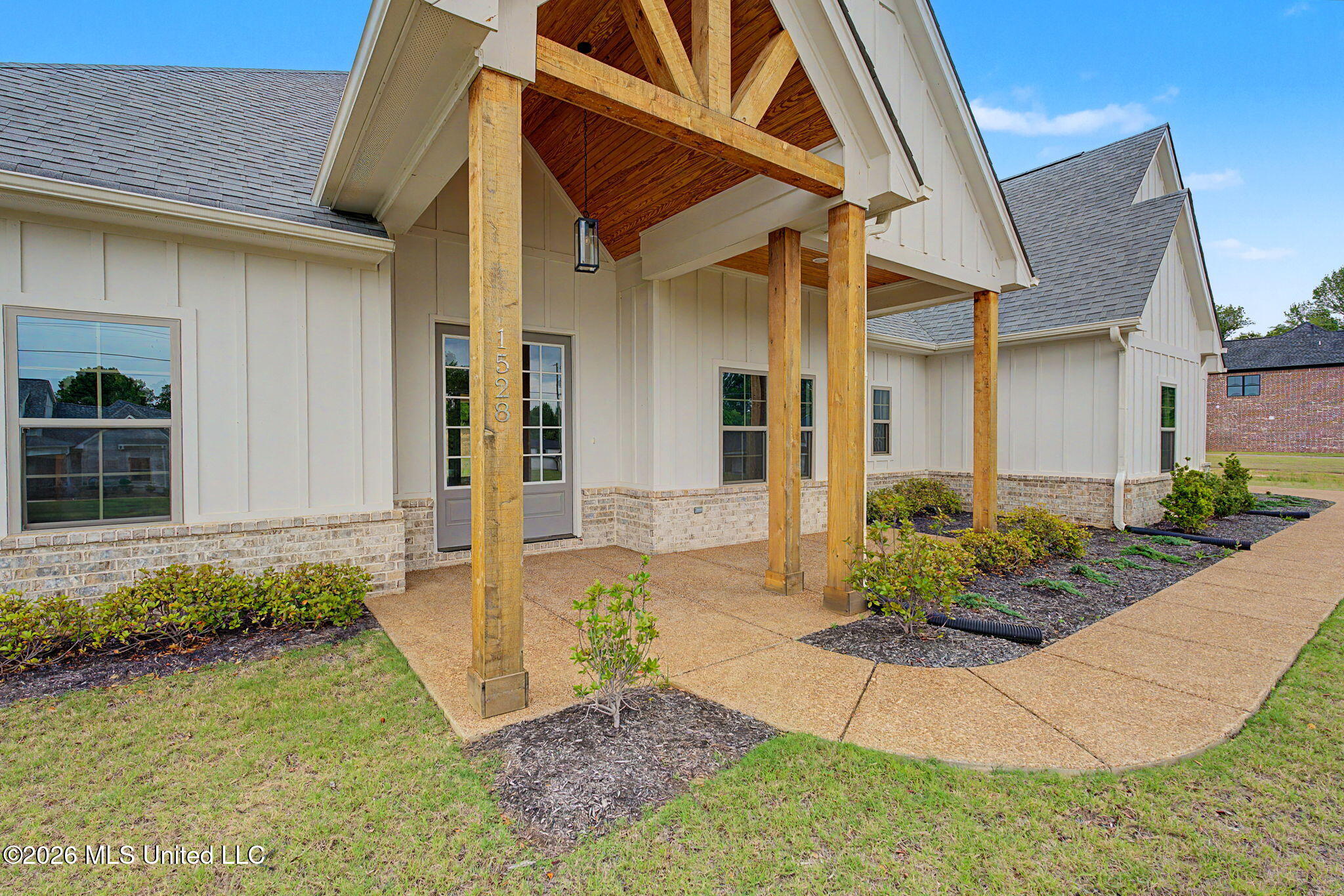 1528 Tributary Drive Property Photo 5