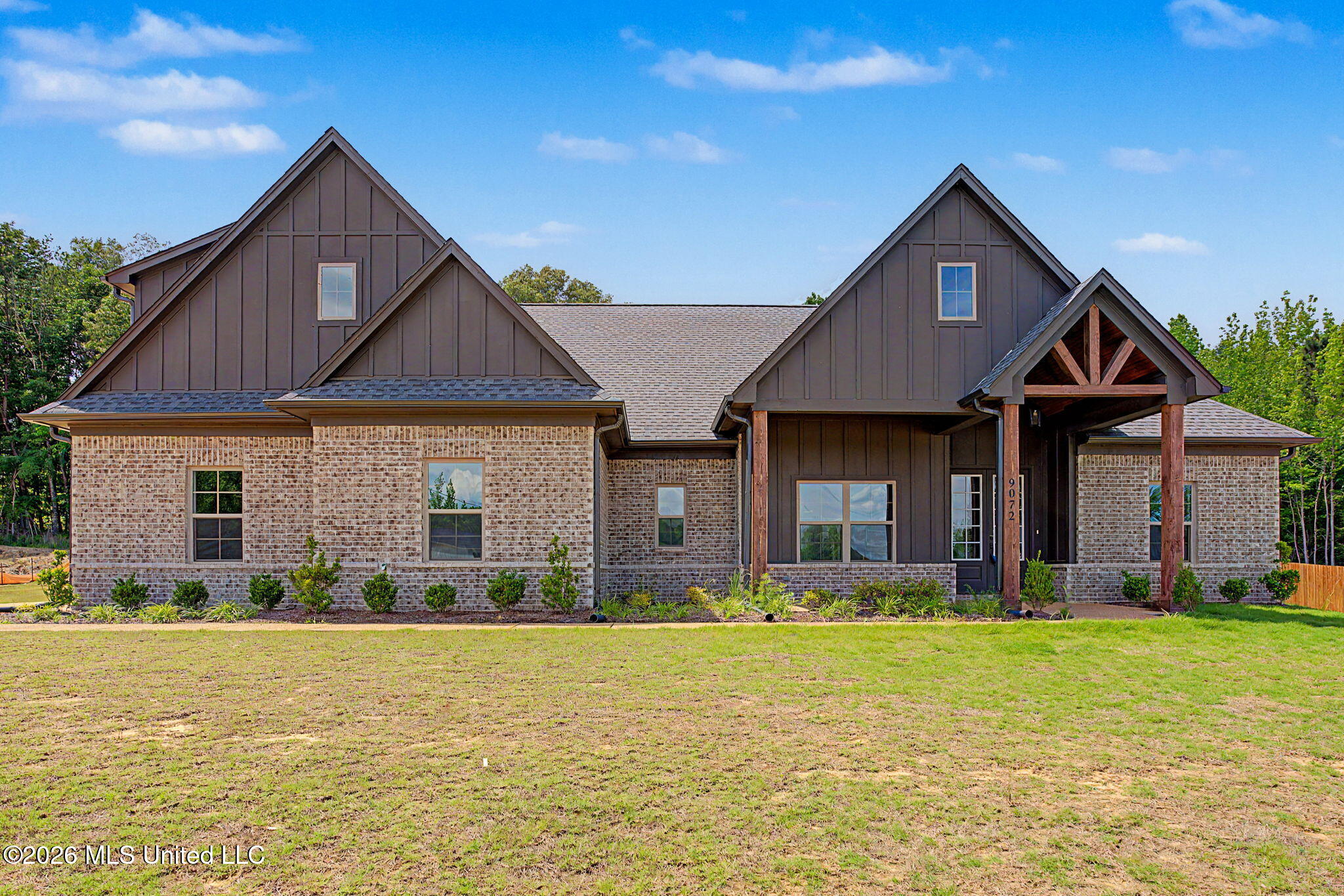 9072 Treadway Creek Property Photo 1