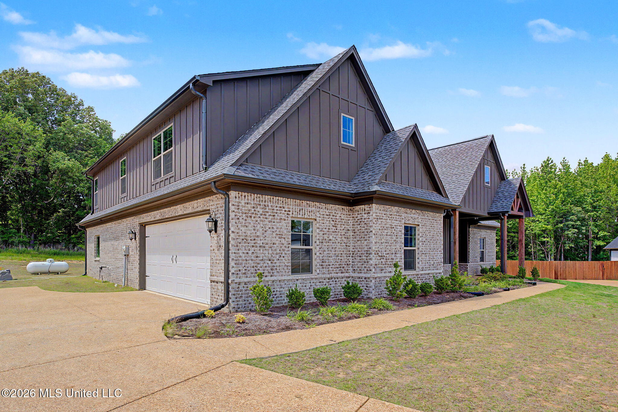 9072 Treadway Creek Property Photo 3