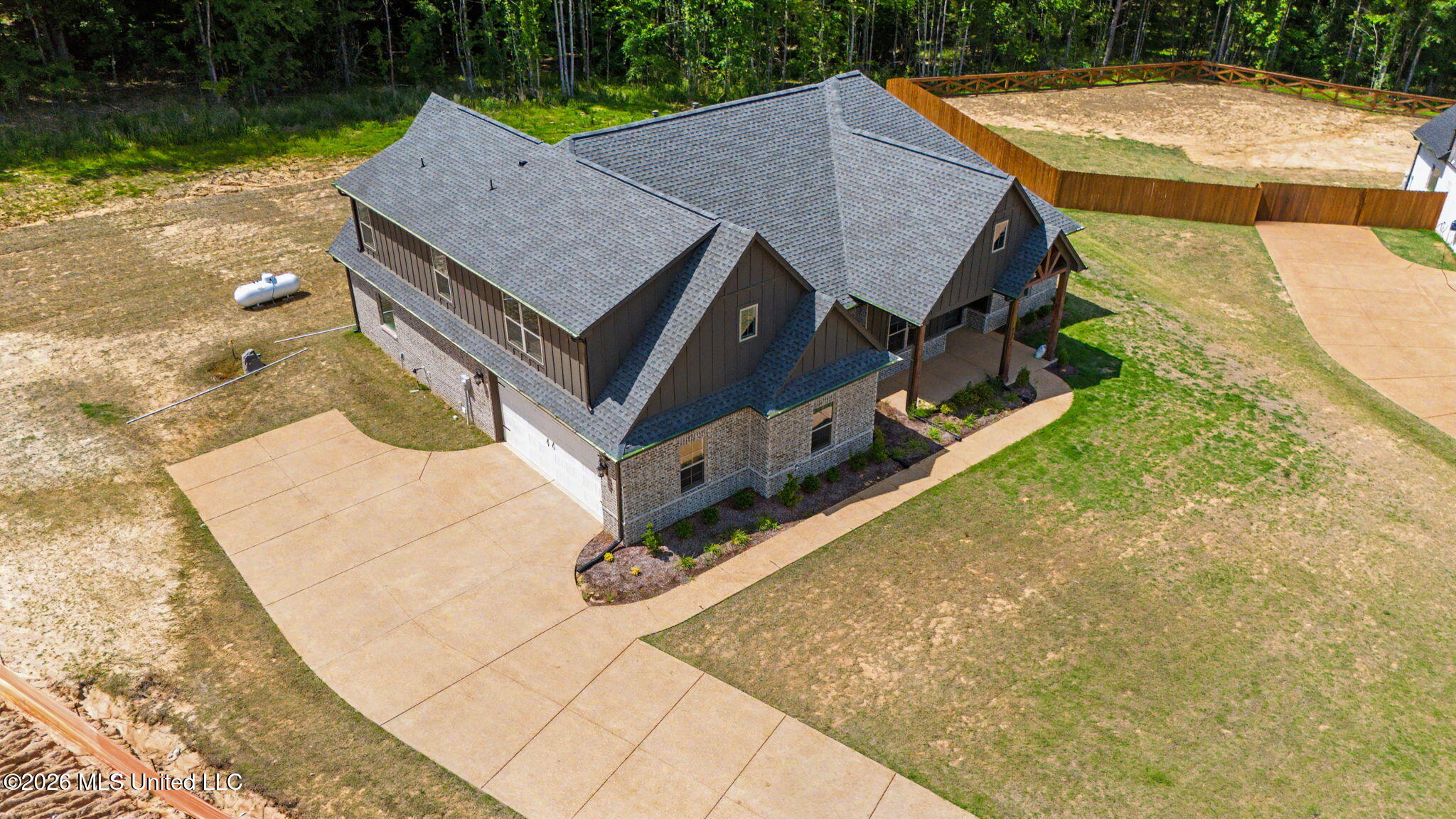 9072 Treadway Creek Property Photo 28