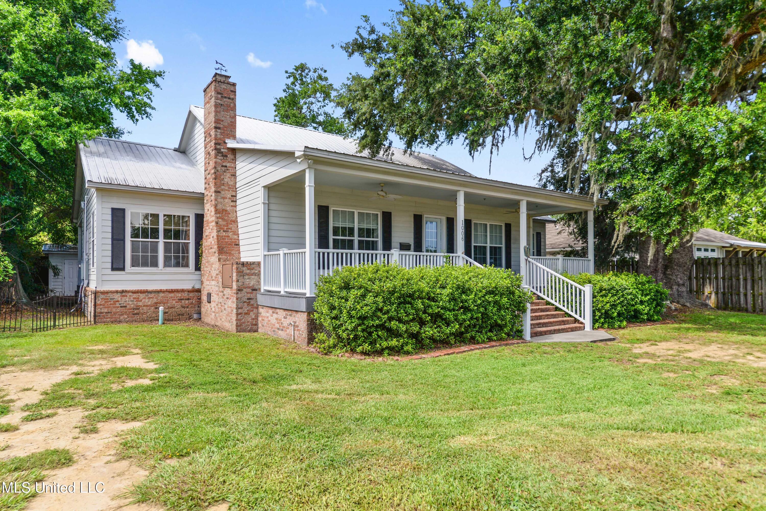 1006 Beach Boulevard Property Photo 2