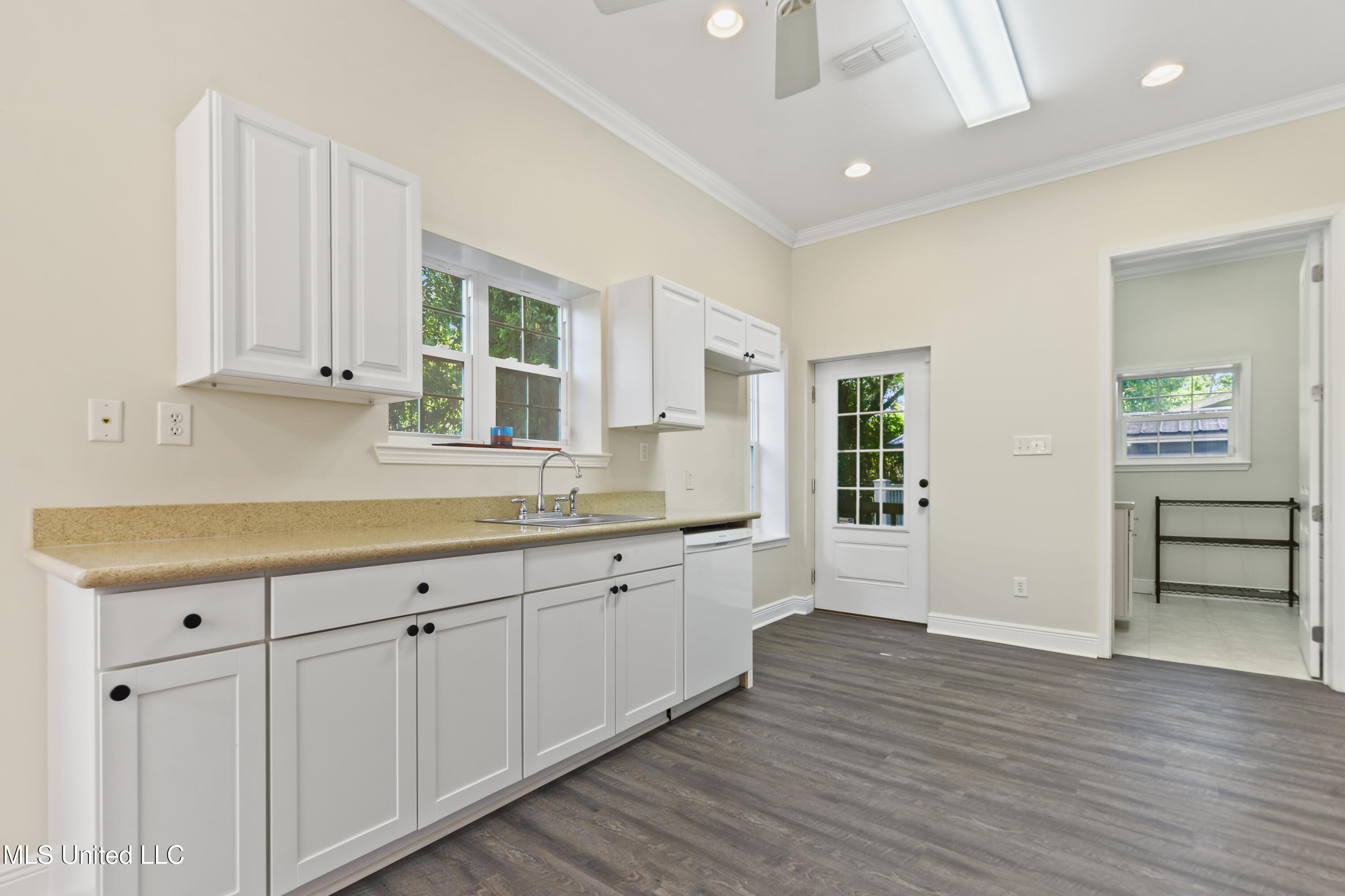 1006 Beach Boulevard Property Photo 11
