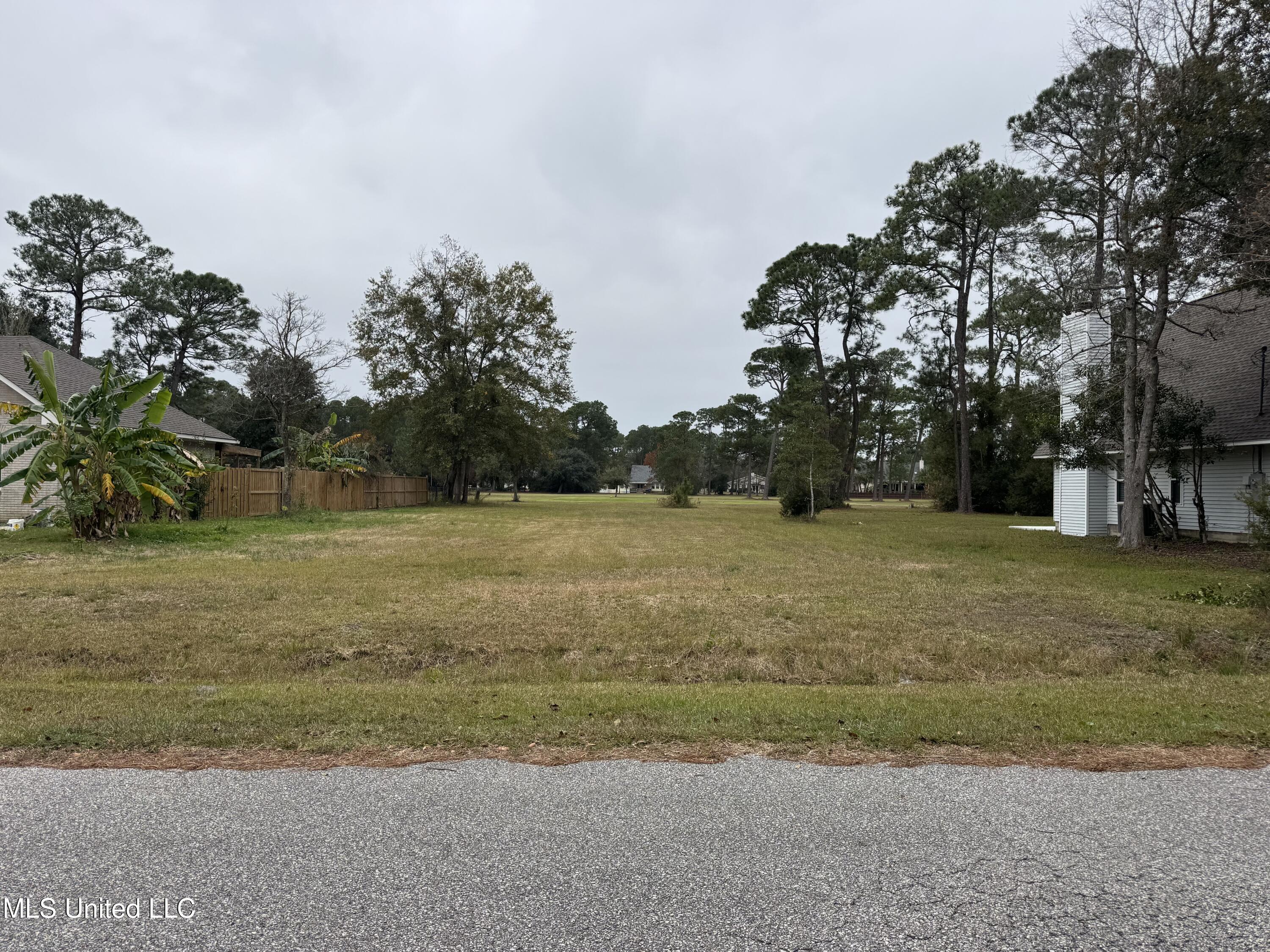 123 Country Club Drive Property Photo 1