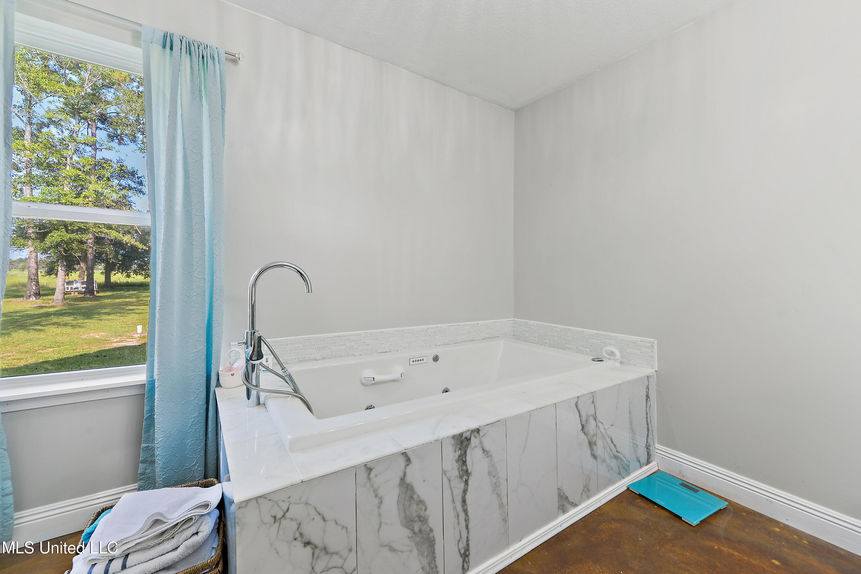 24023 Robert E Lee Road Property Photo 16