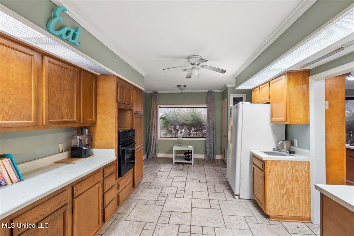 4545 Meadowhill Drive Property Photo 8