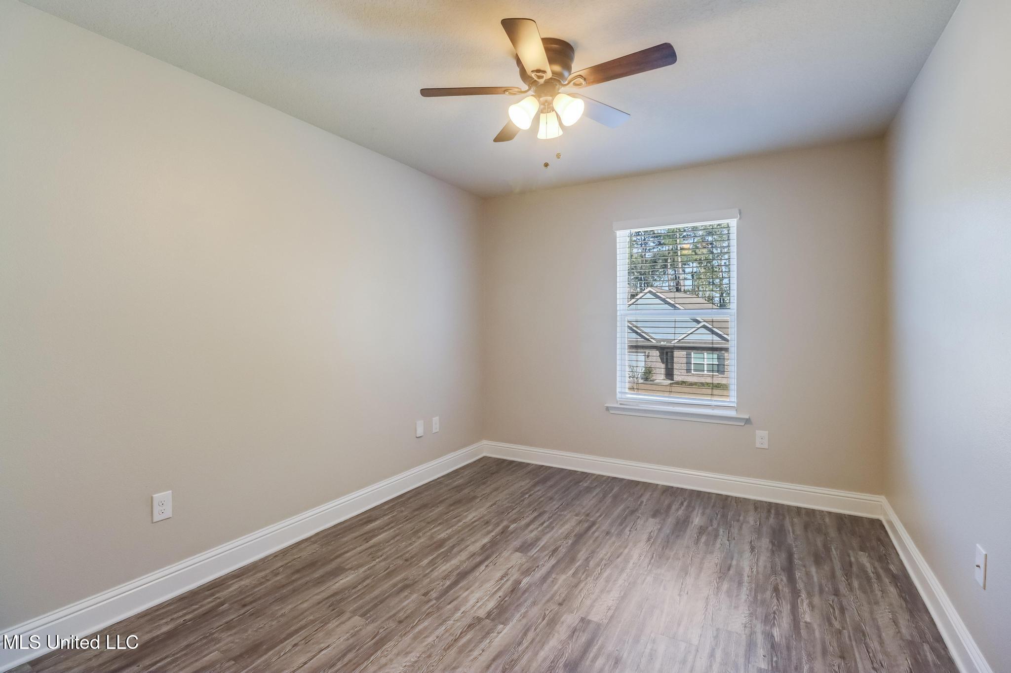 5261 Overland Drive Property Photo 11