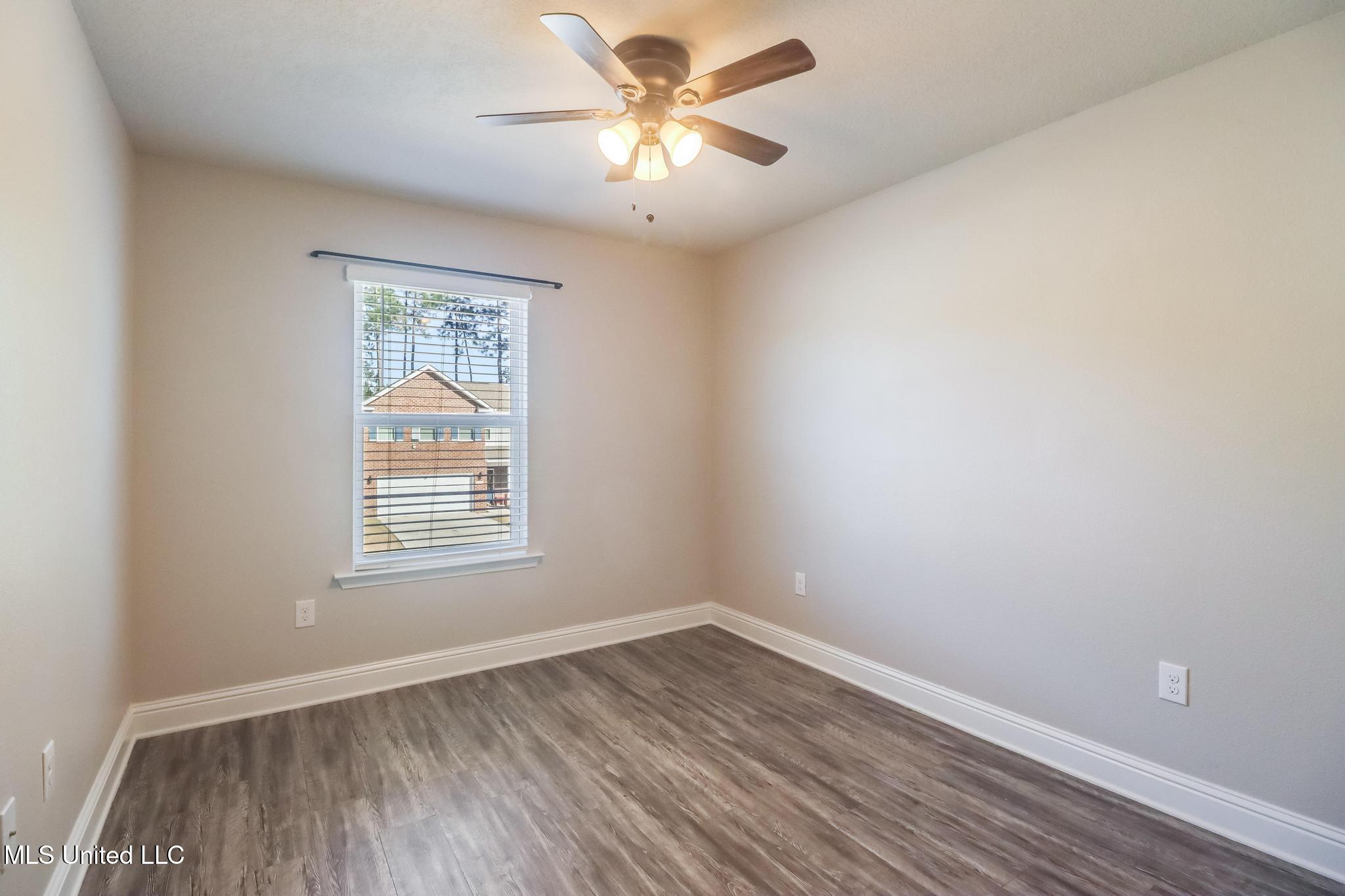 5261 Overland Drive Property Photo 13
