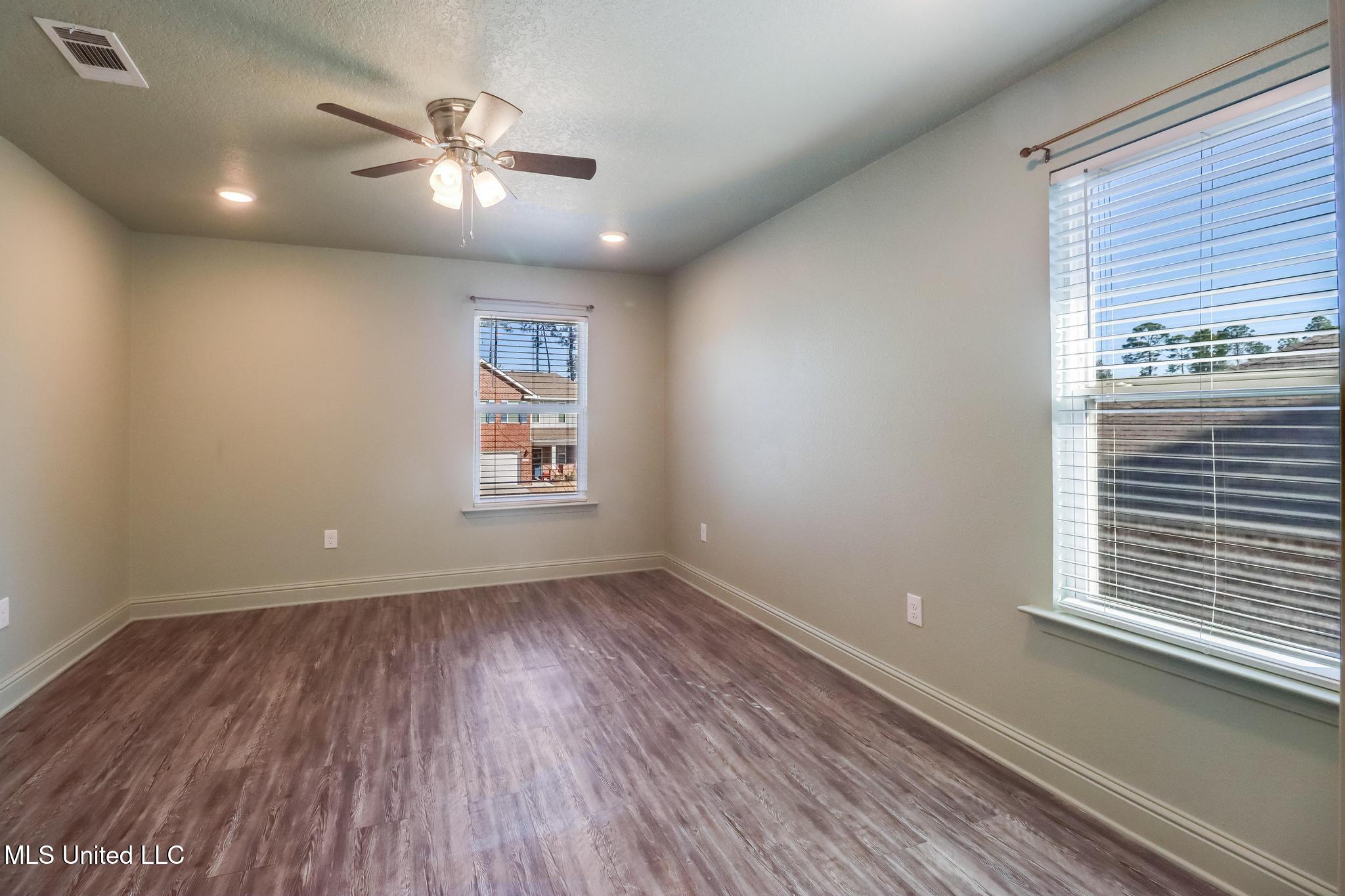 5261 Overland Drive Property Photo 15