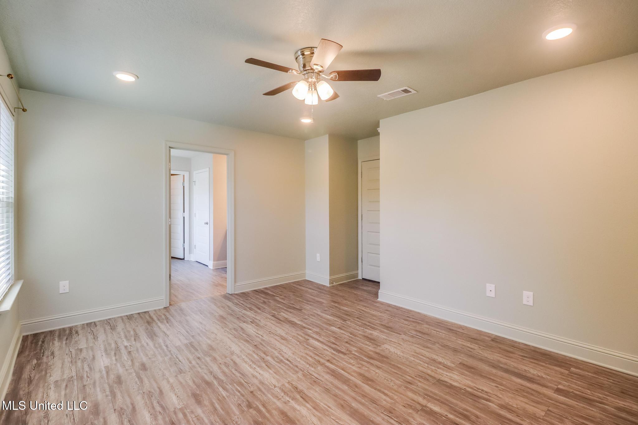 5261 Overland Drive Property Photo 16