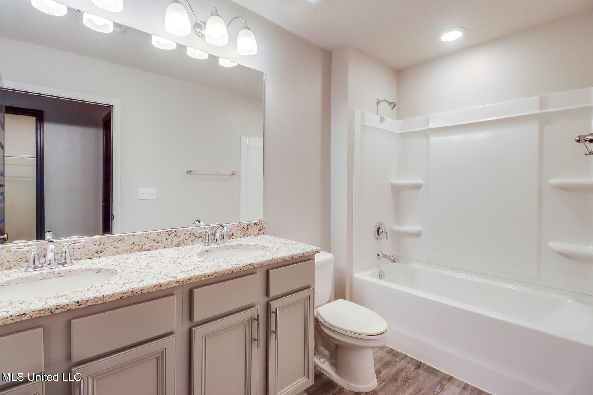 5261 Overland Drive Property Photo 19