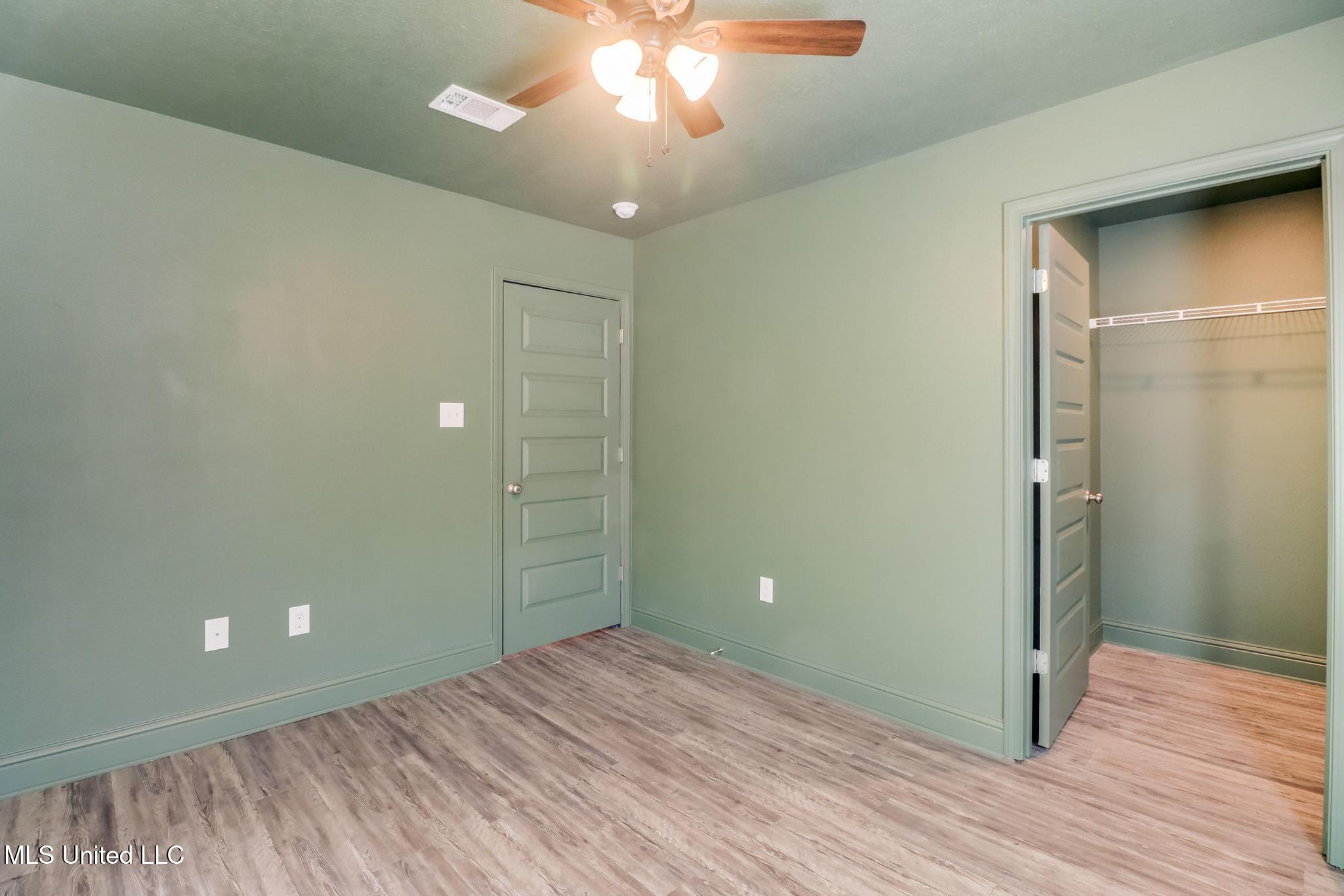 5261 Overland Drive Property Photo 21