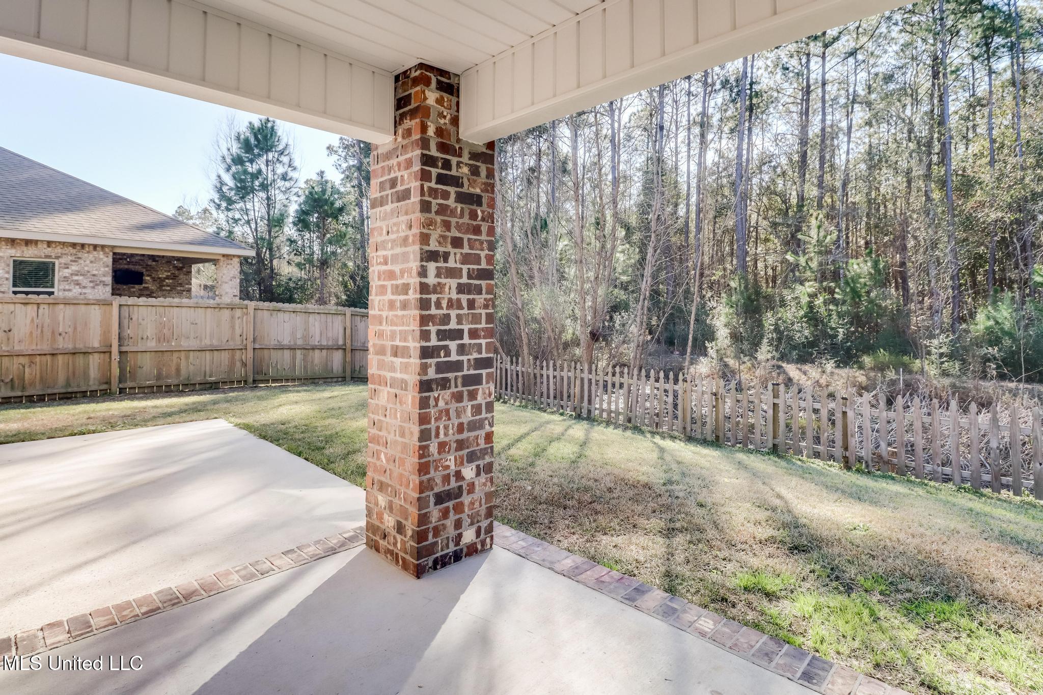 5261 Overland Drive Property Photo 23
