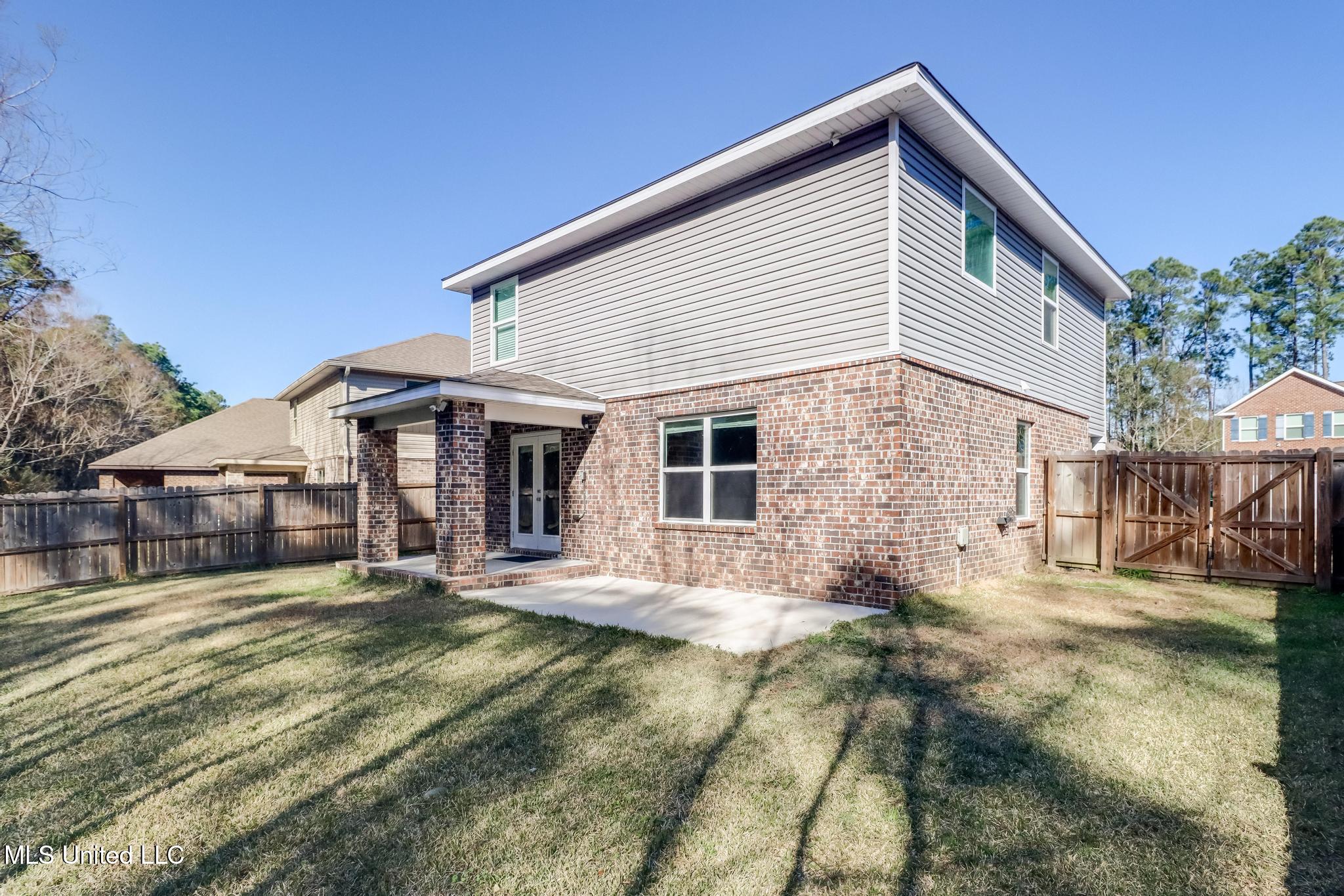 5261 Overland Drive Property Photo 24