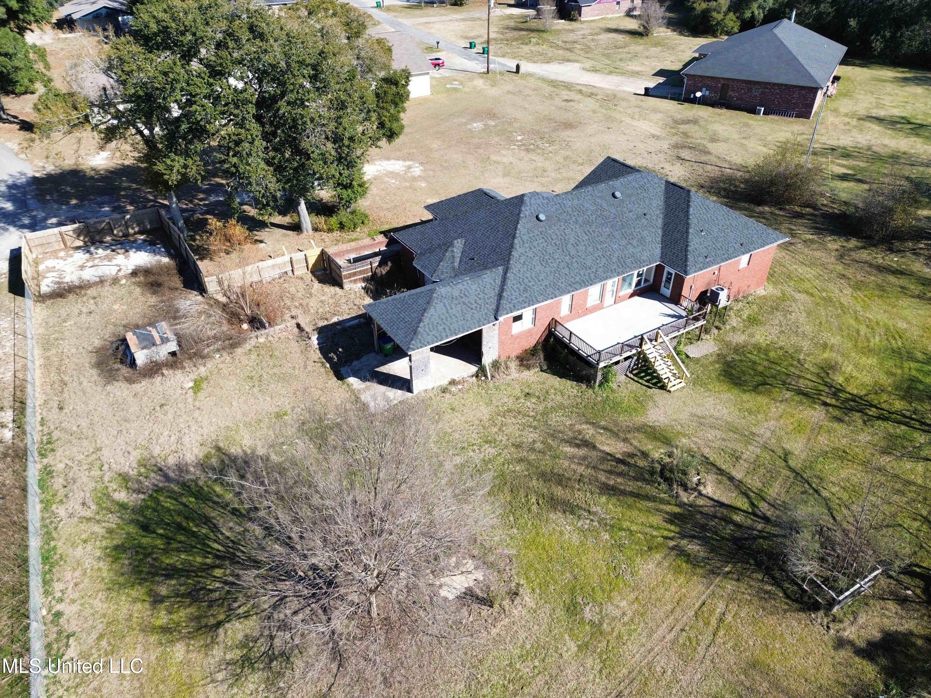 4700 Thompson Street Property Photo 3
