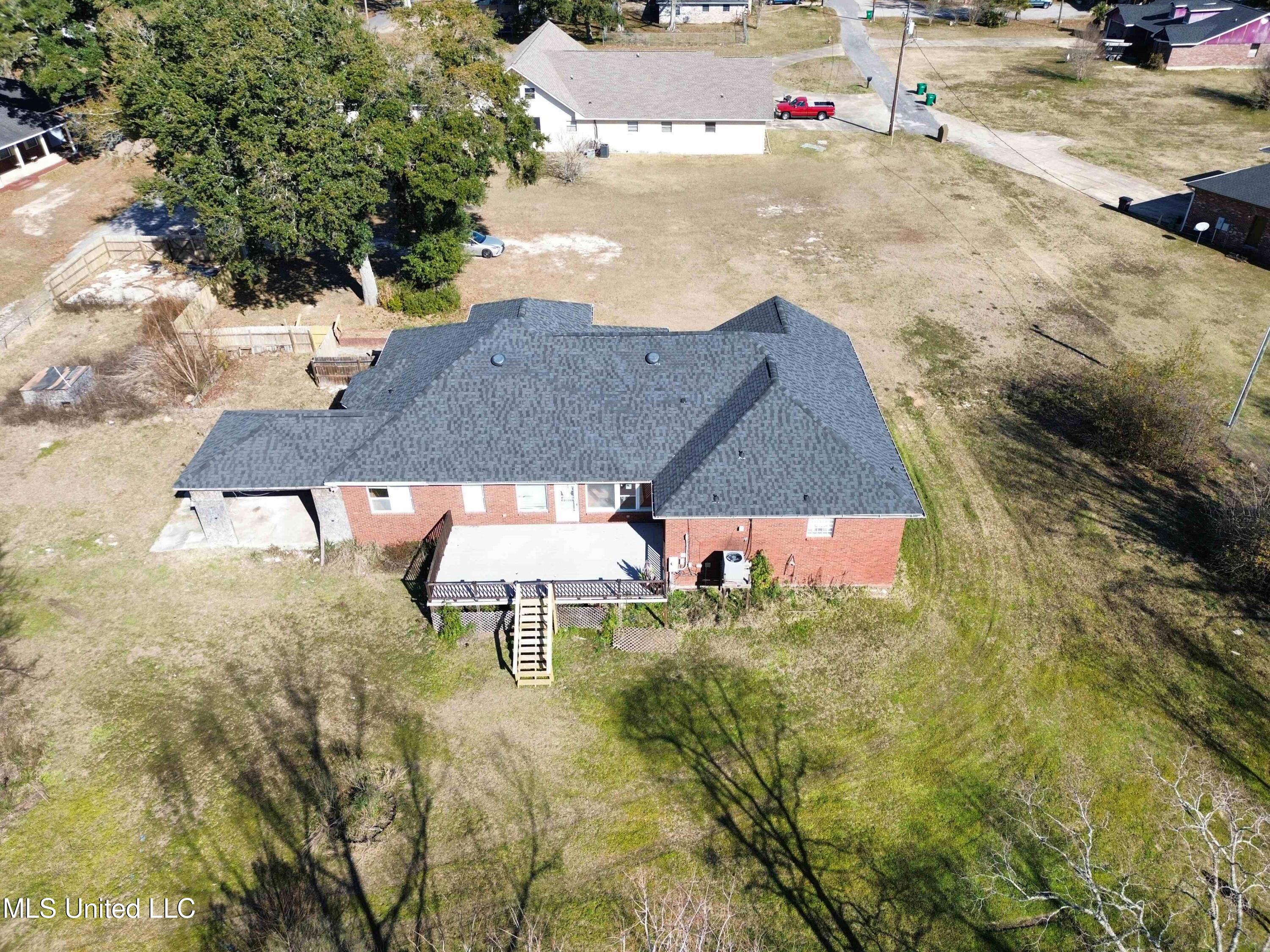 4700 Thompson Street Property Photo 4