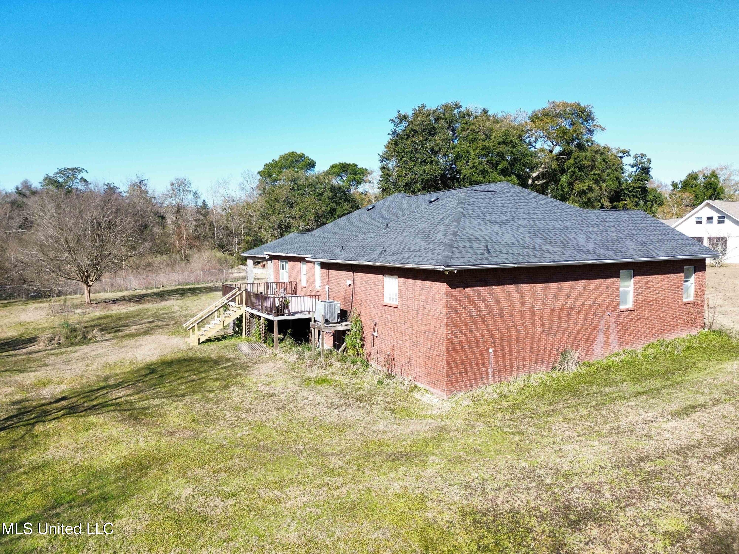 4700 Thompson Street Property Photo 5