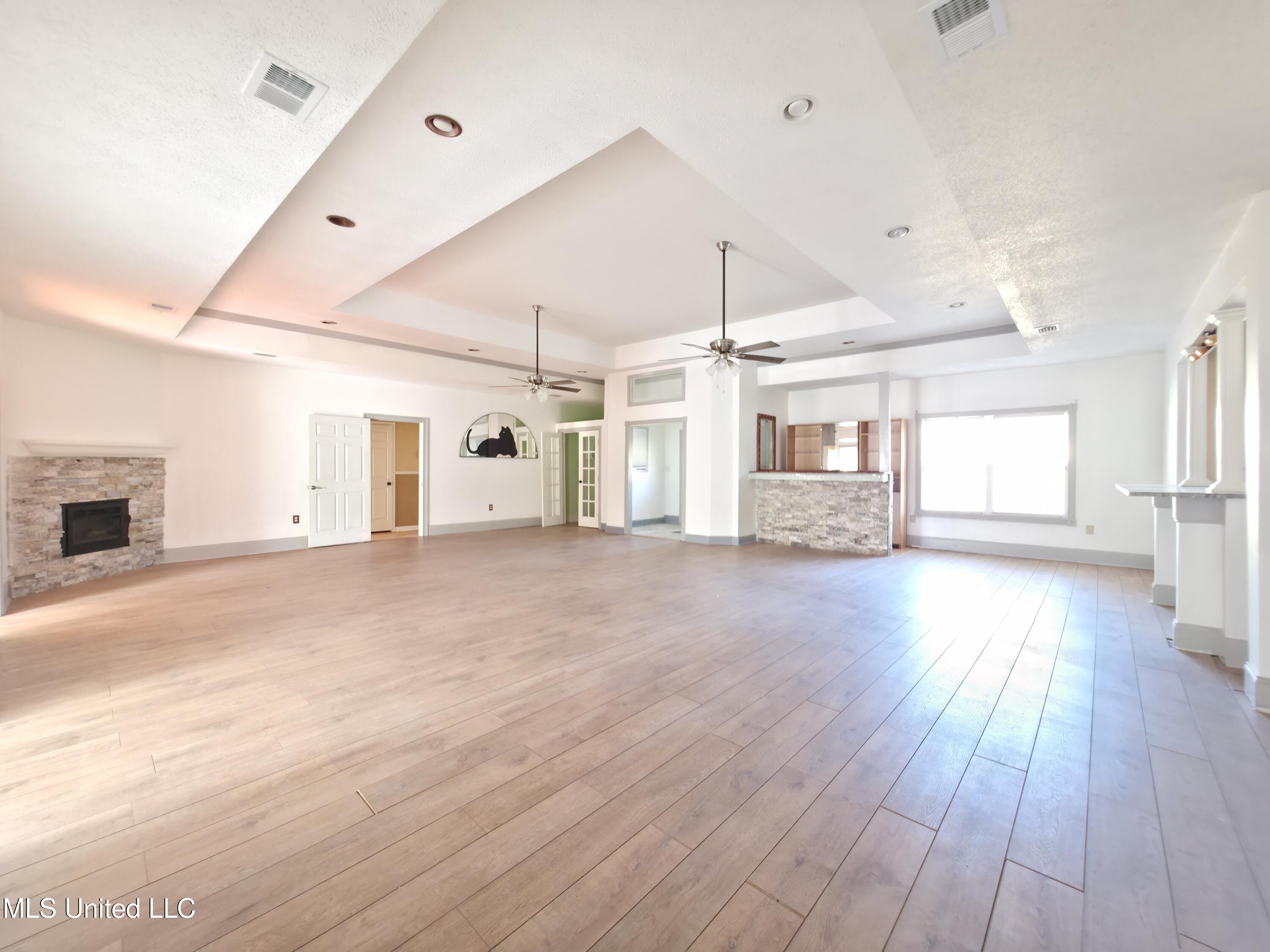 4700 Thompson Street Property Photo 6