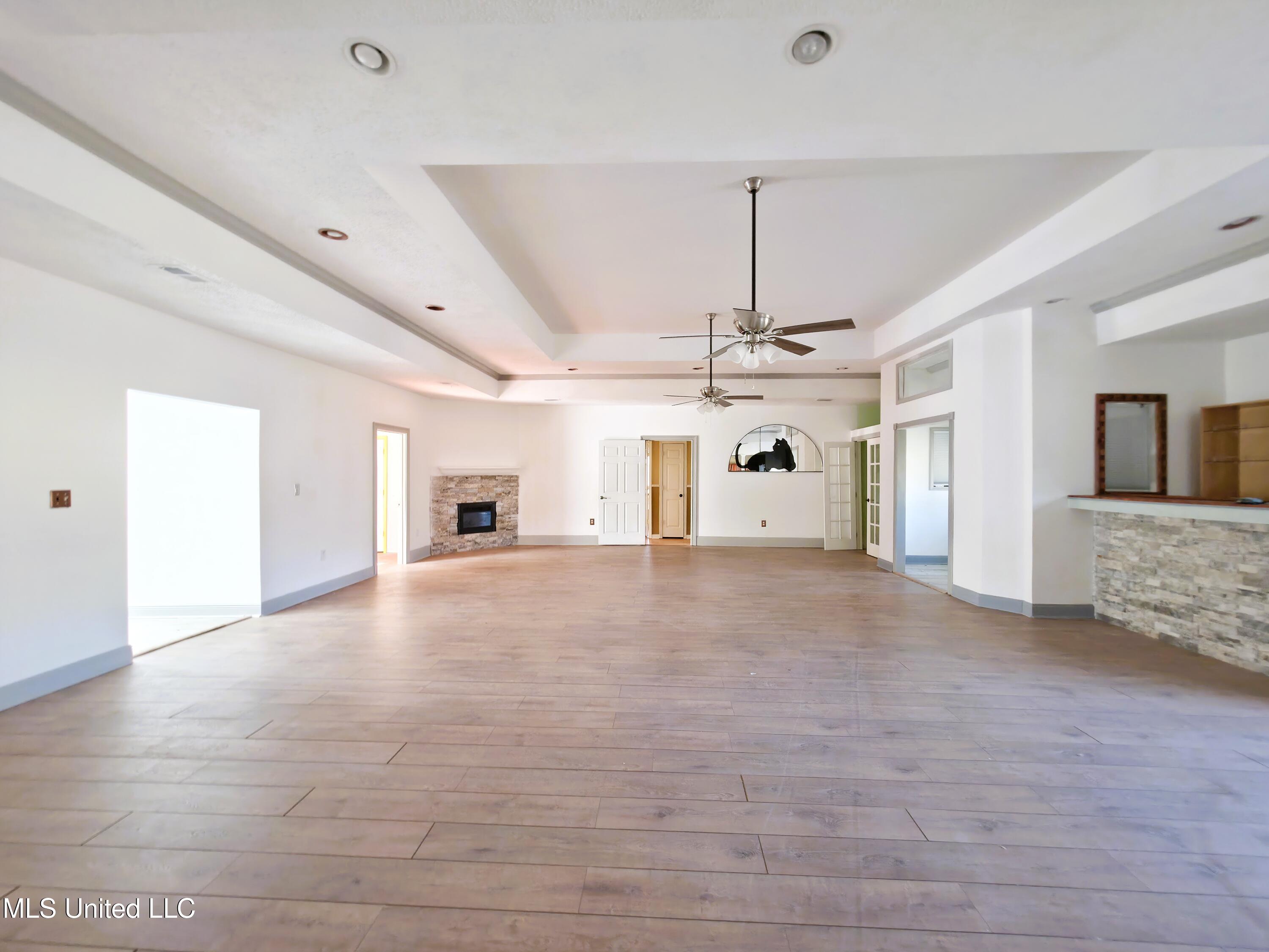 4700 Thompson Street Property Photo 7