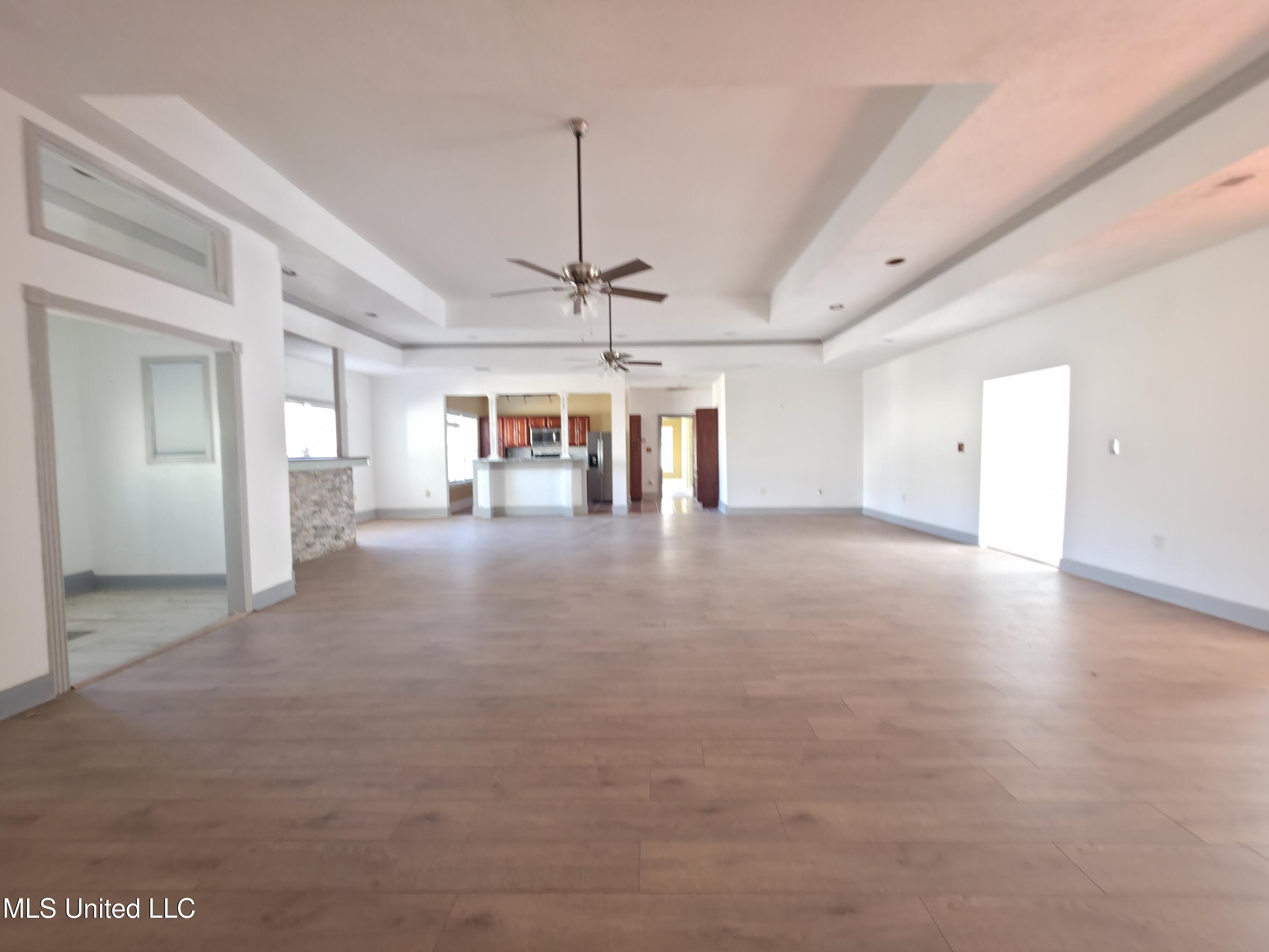 4700 Thompson Street Property Photo 8