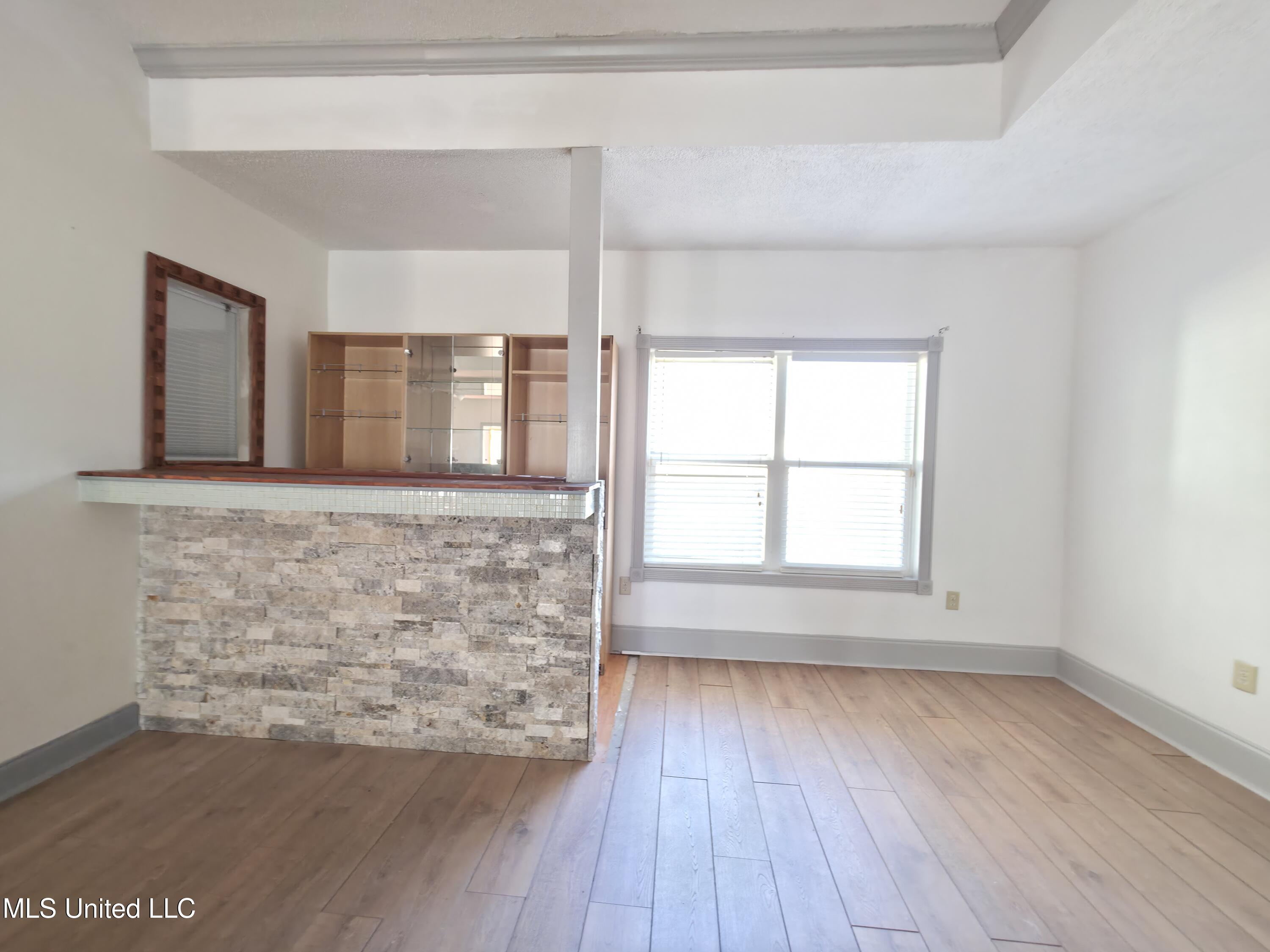 4700 Thompson Street Property Photo 10