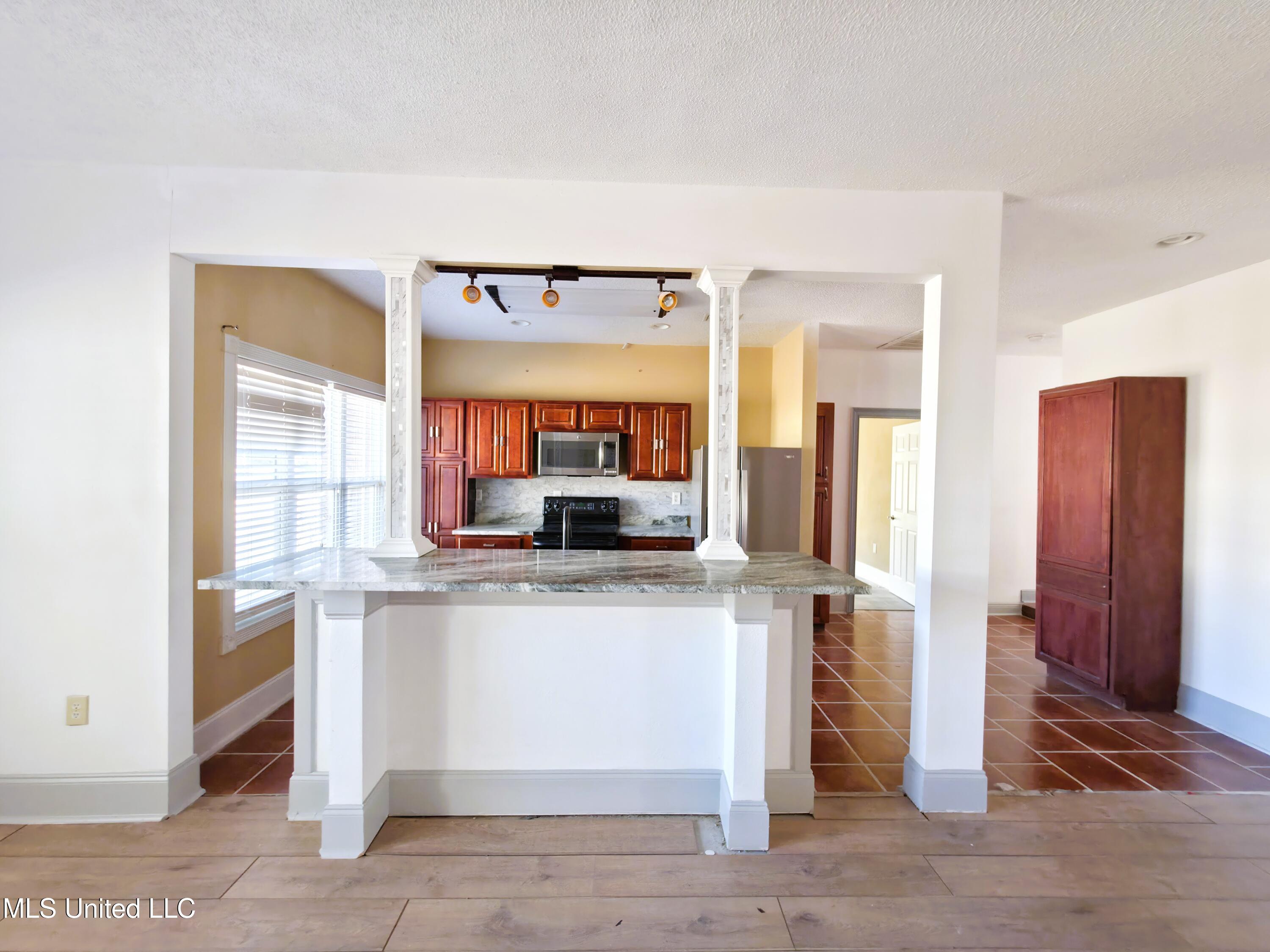 4700 Thompson Street Property Photo 11