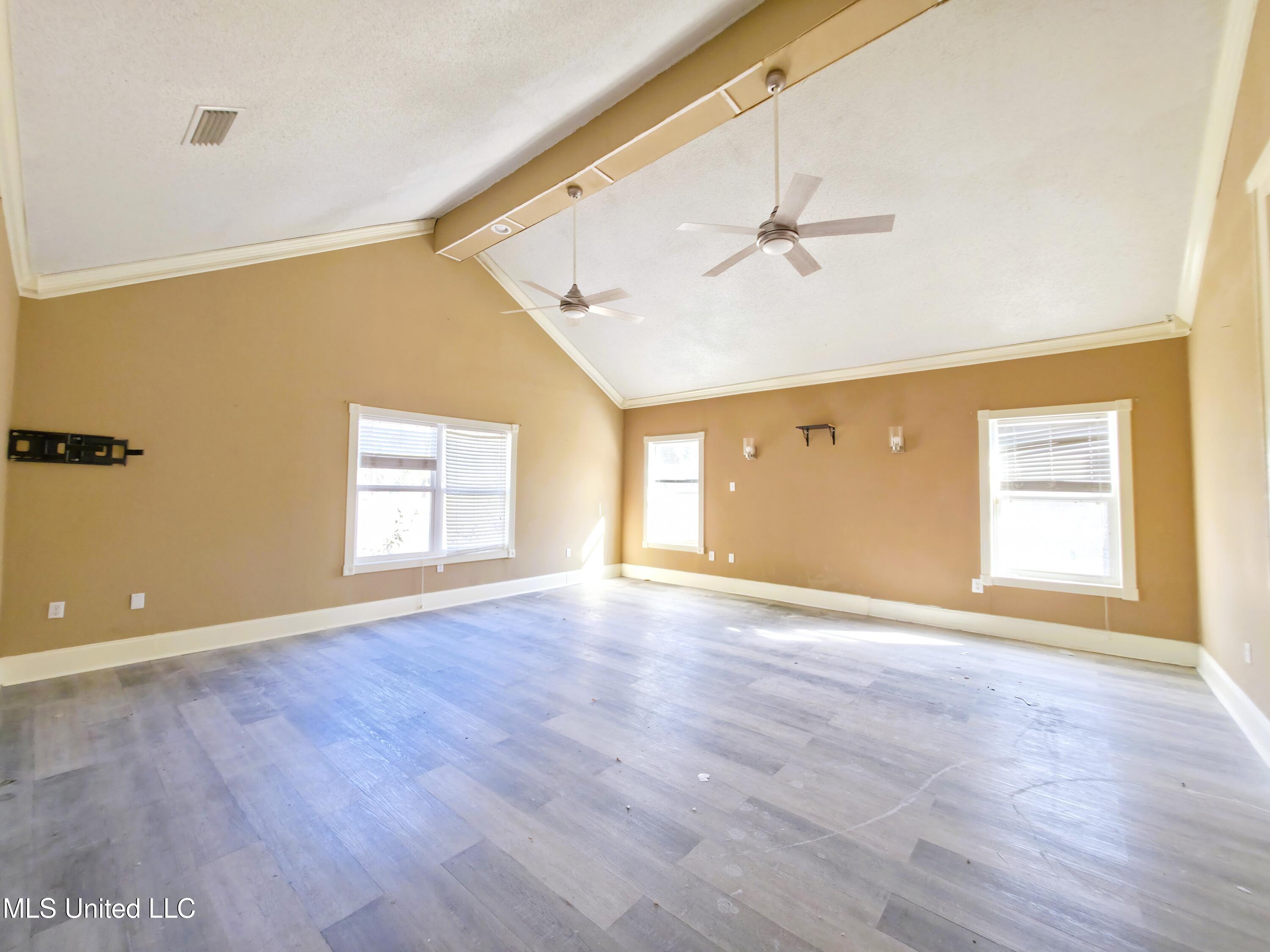 4700 Thompson Street Property Photo 14