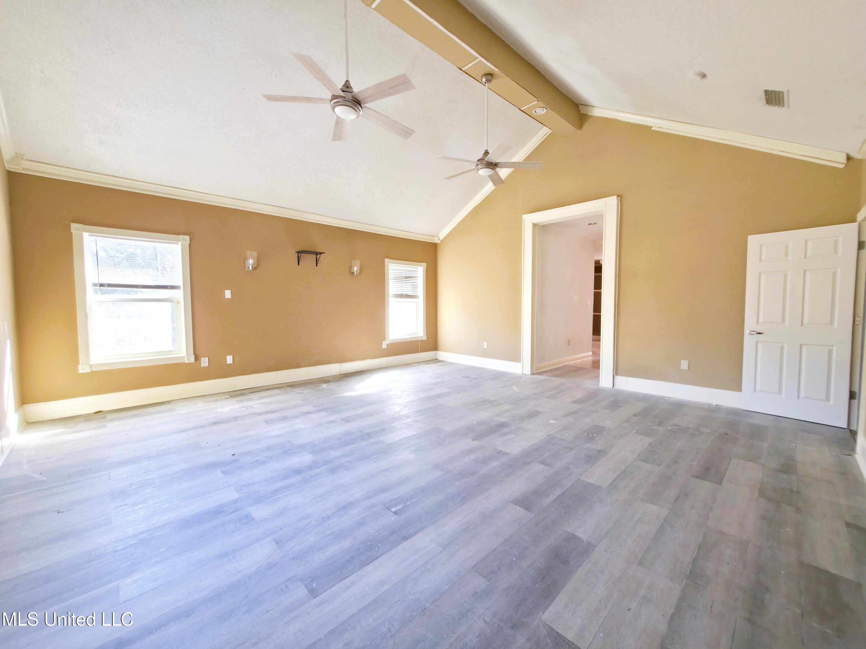 4700 Thompson Street Property Photo 15