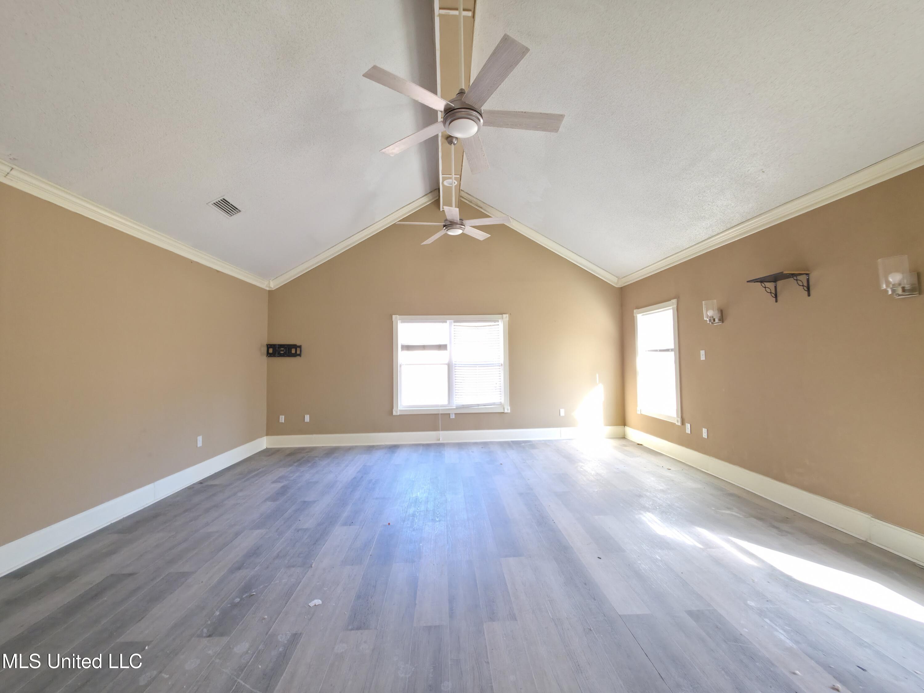 4700 Thompson Street Property Photo 16