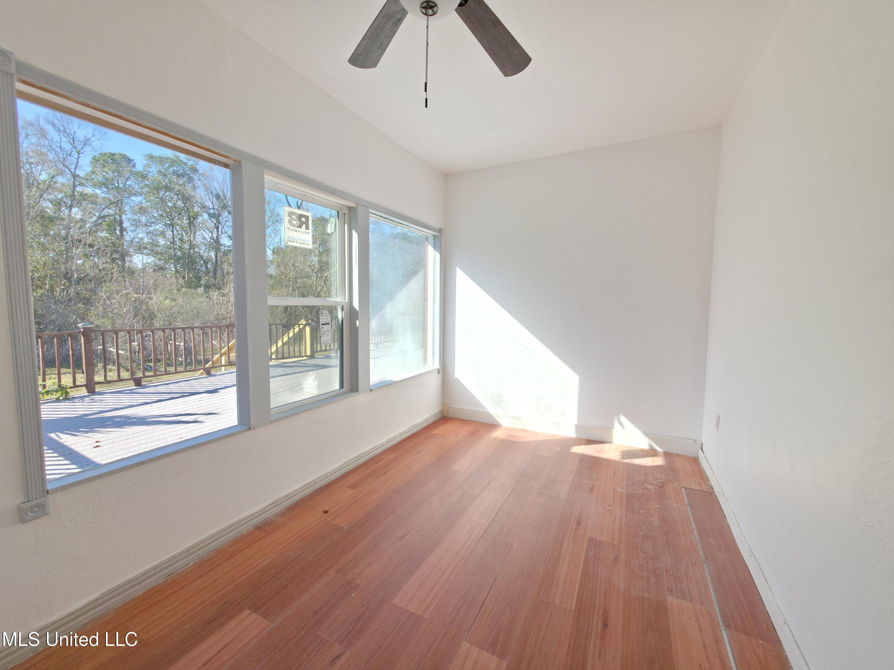 4700 Thompson Street Property Photo 23