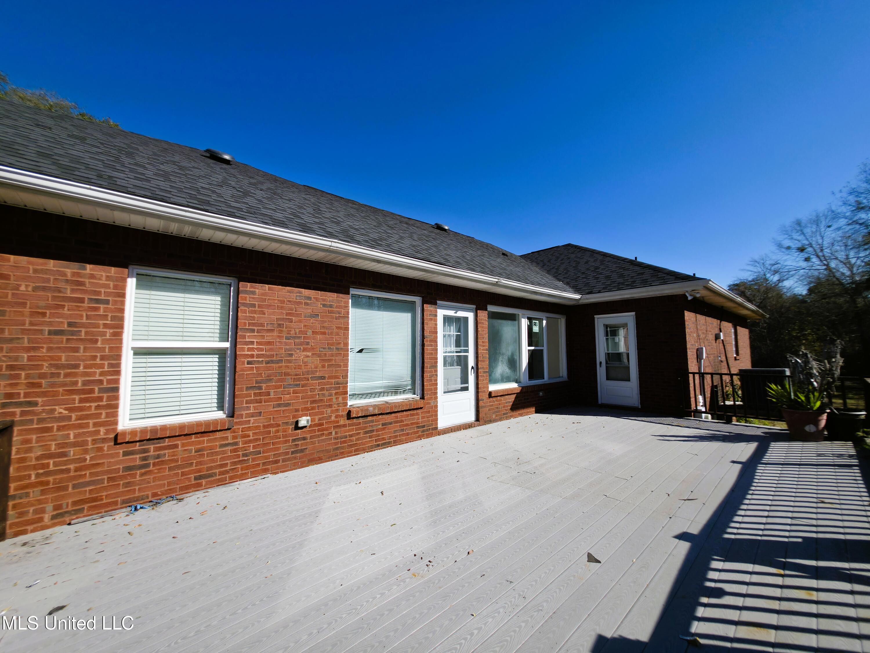 4700 Thompson Street Property Photo 24