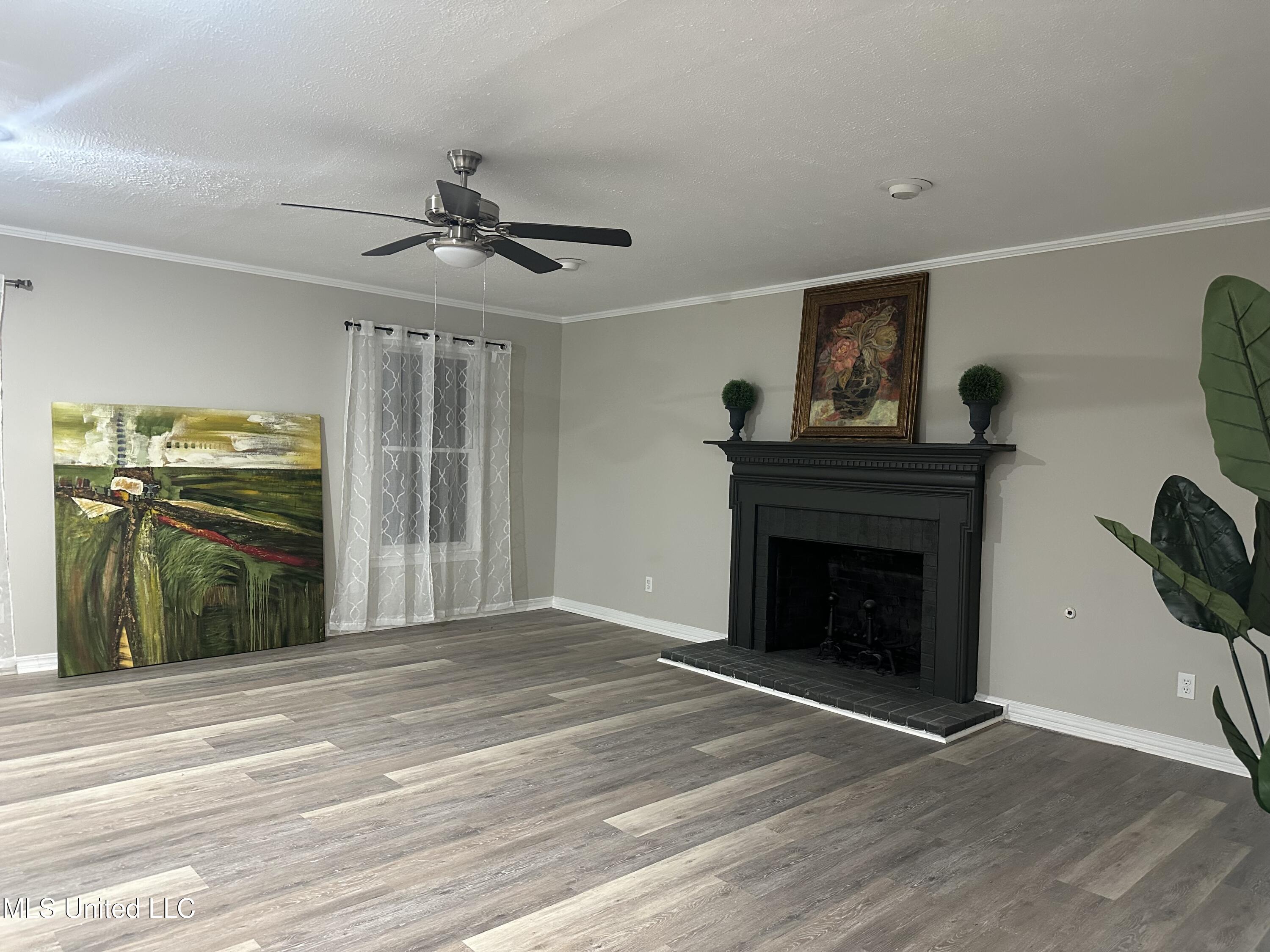 191 Ted Circle Property Photo 5