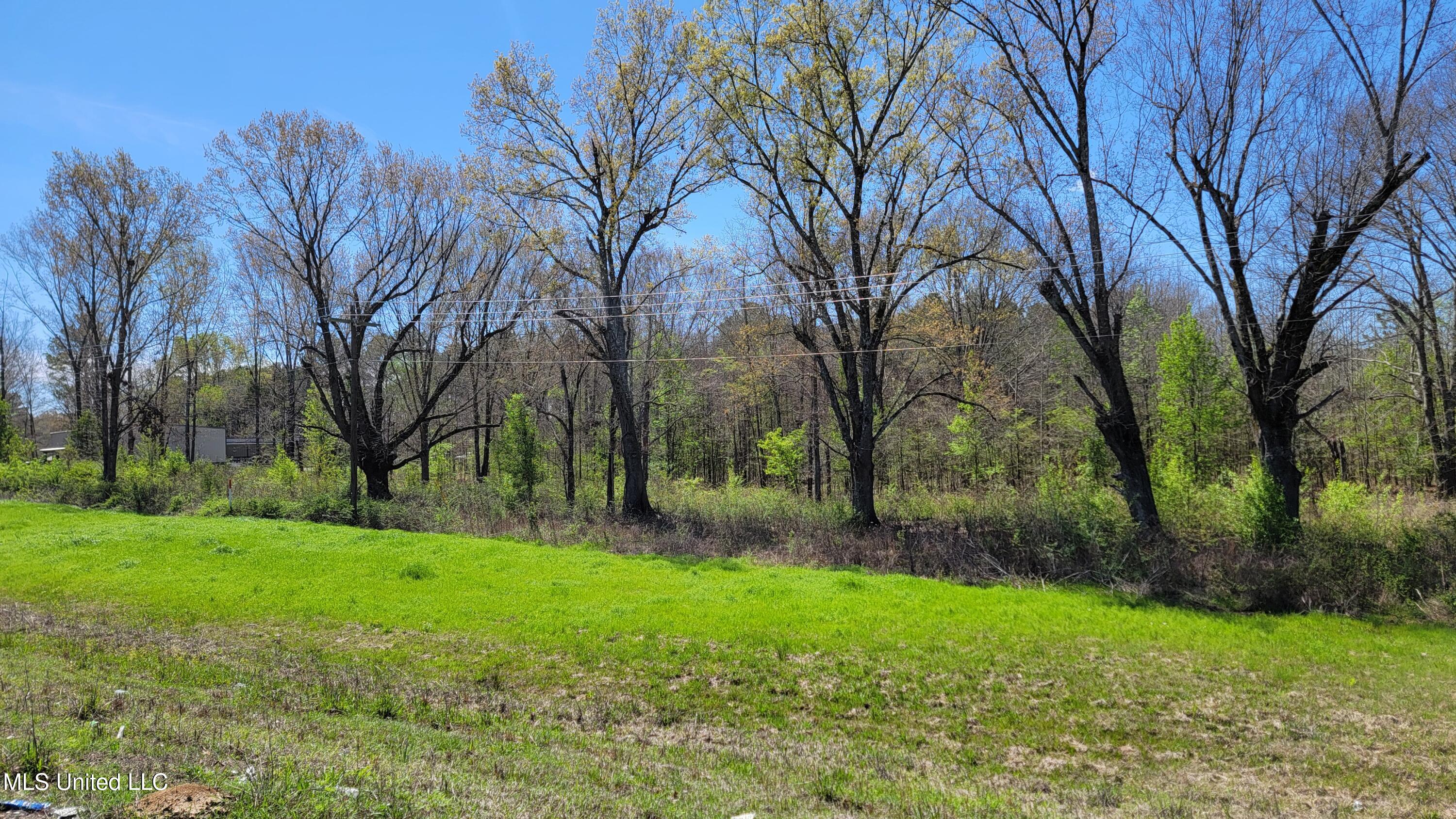 112 Cloverleaf Drive Property Photo 1