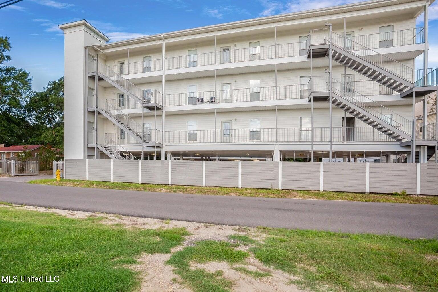 183 Mc Donnell Avenue Property Photo 1