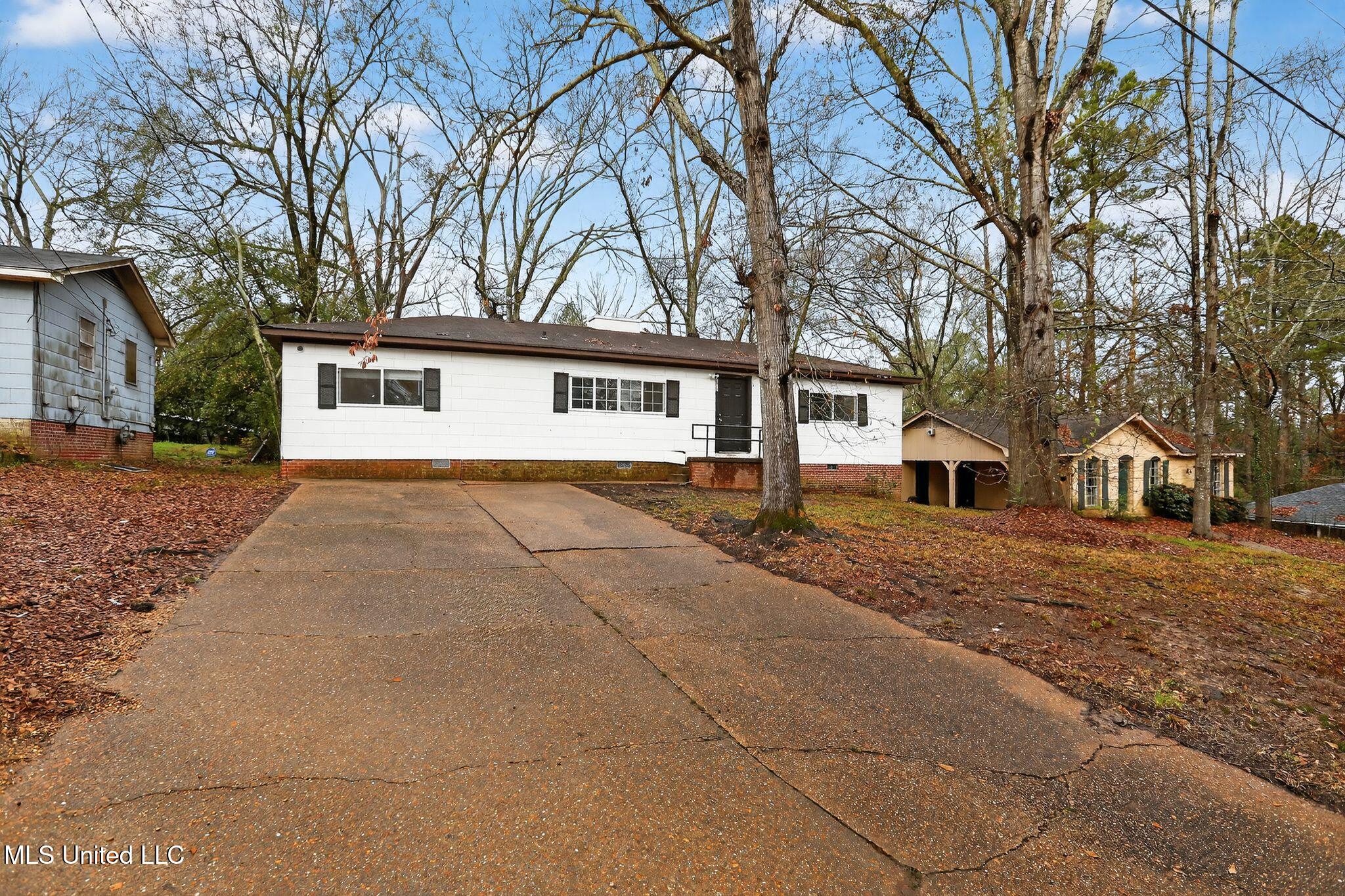 2815 Tara Road Property Photo 2