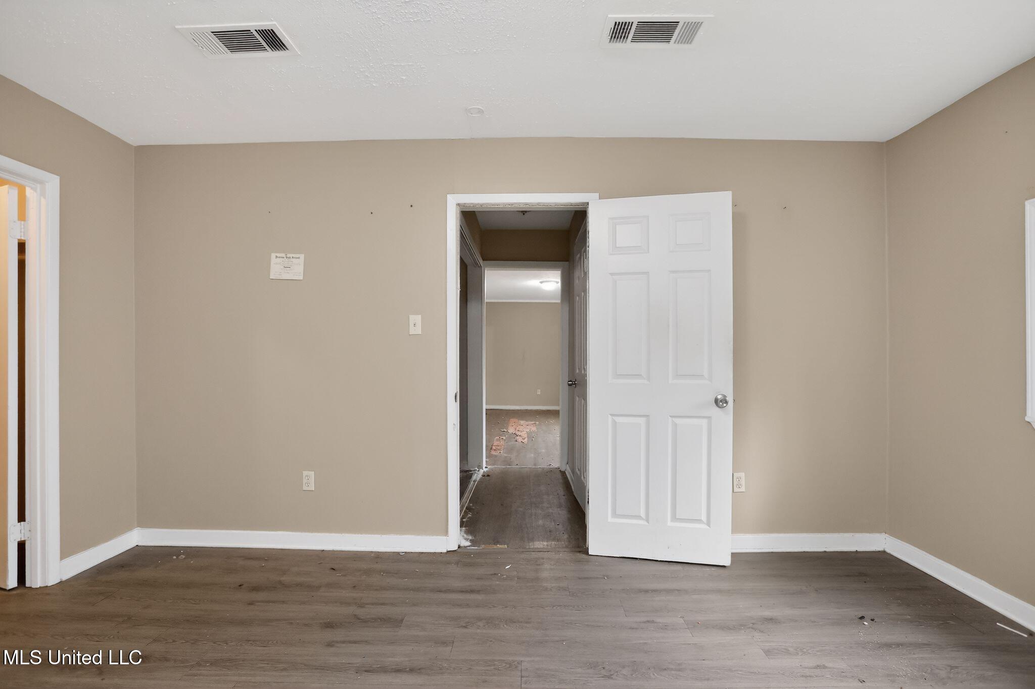 2815 Tara Road Property Photo 4