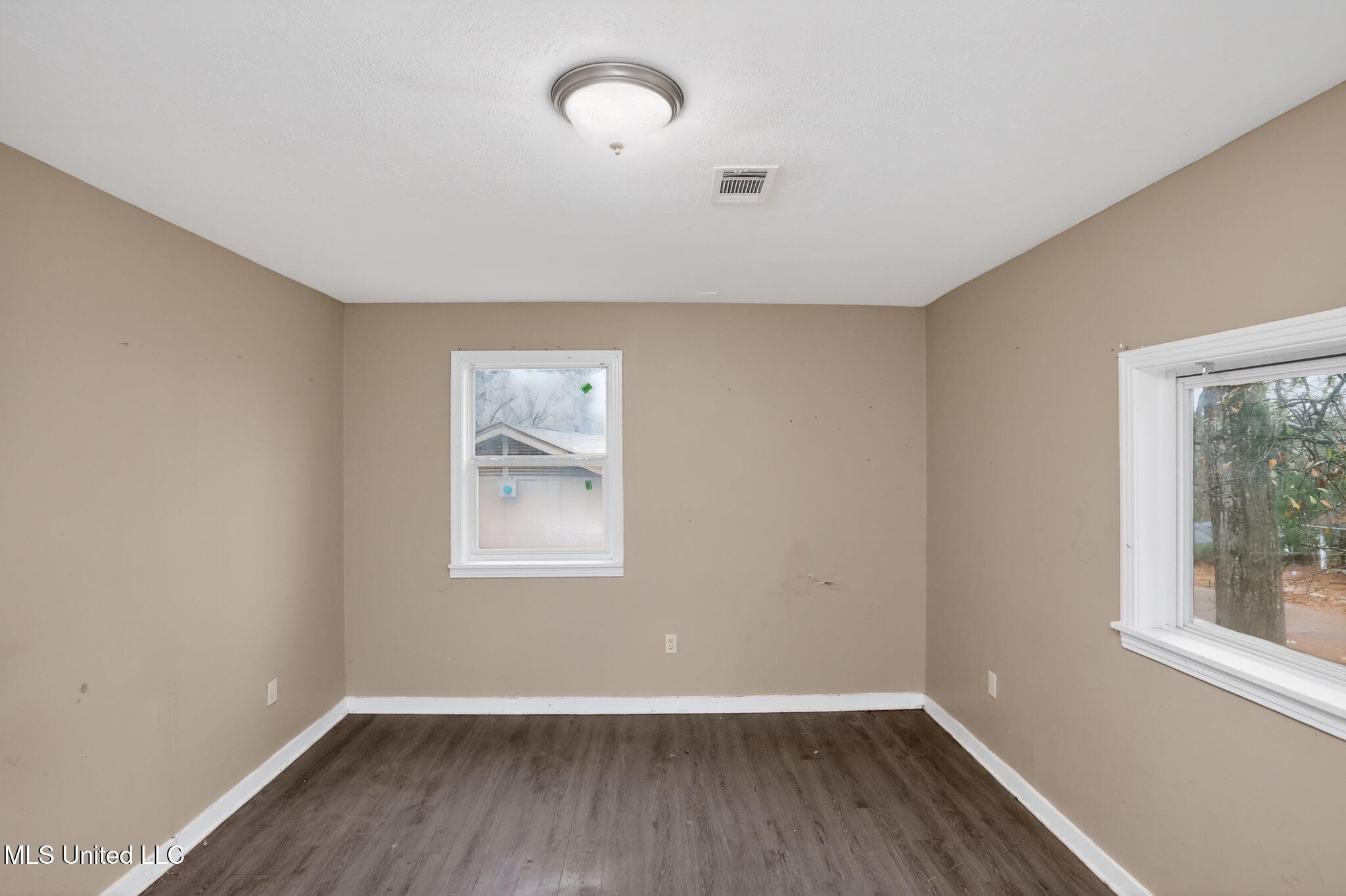 2815 Tara Road Property Photo 5